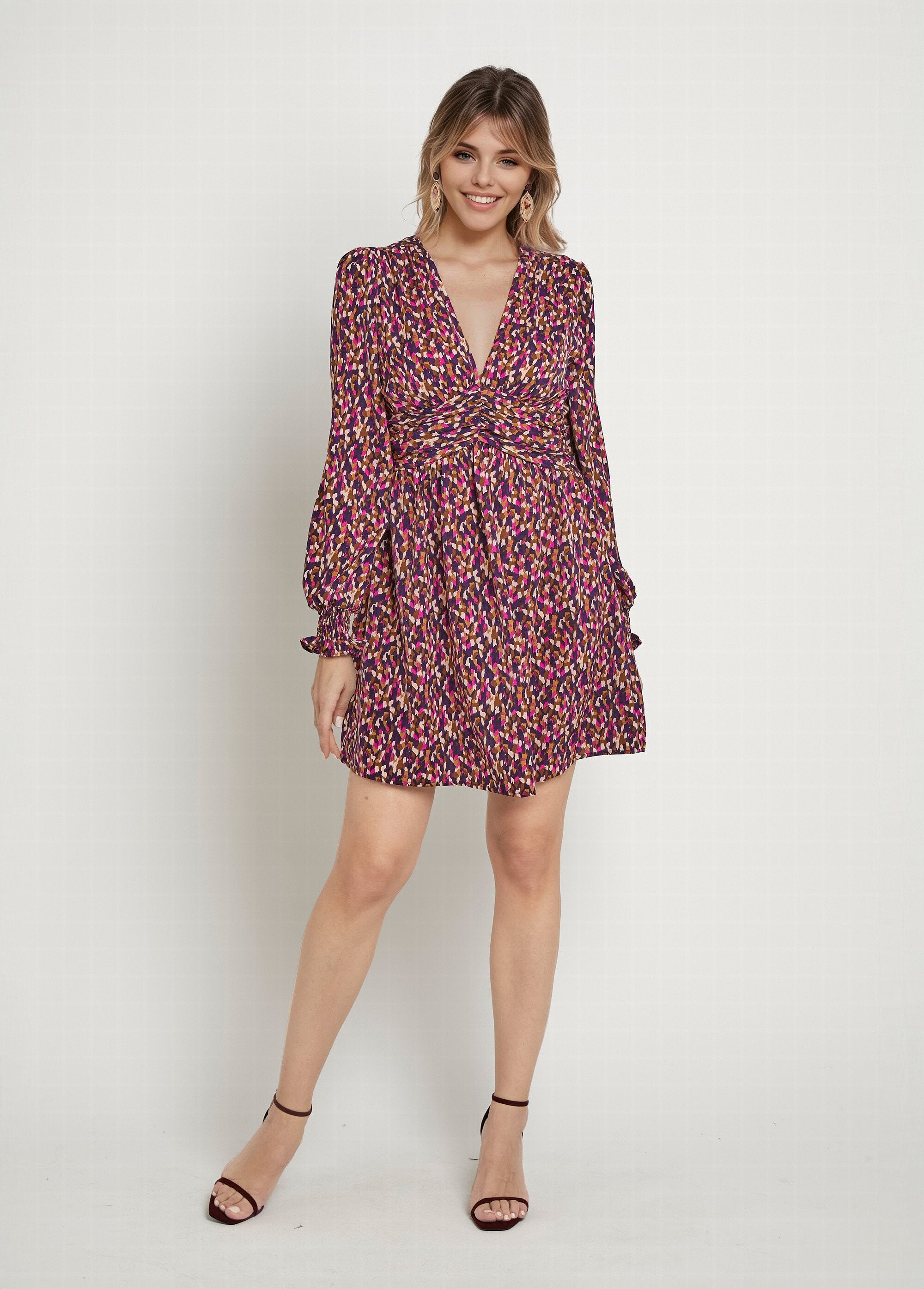 Vestido_corto_de_voile_con_estampado_artístico_Estampados_morados_FA1_slim