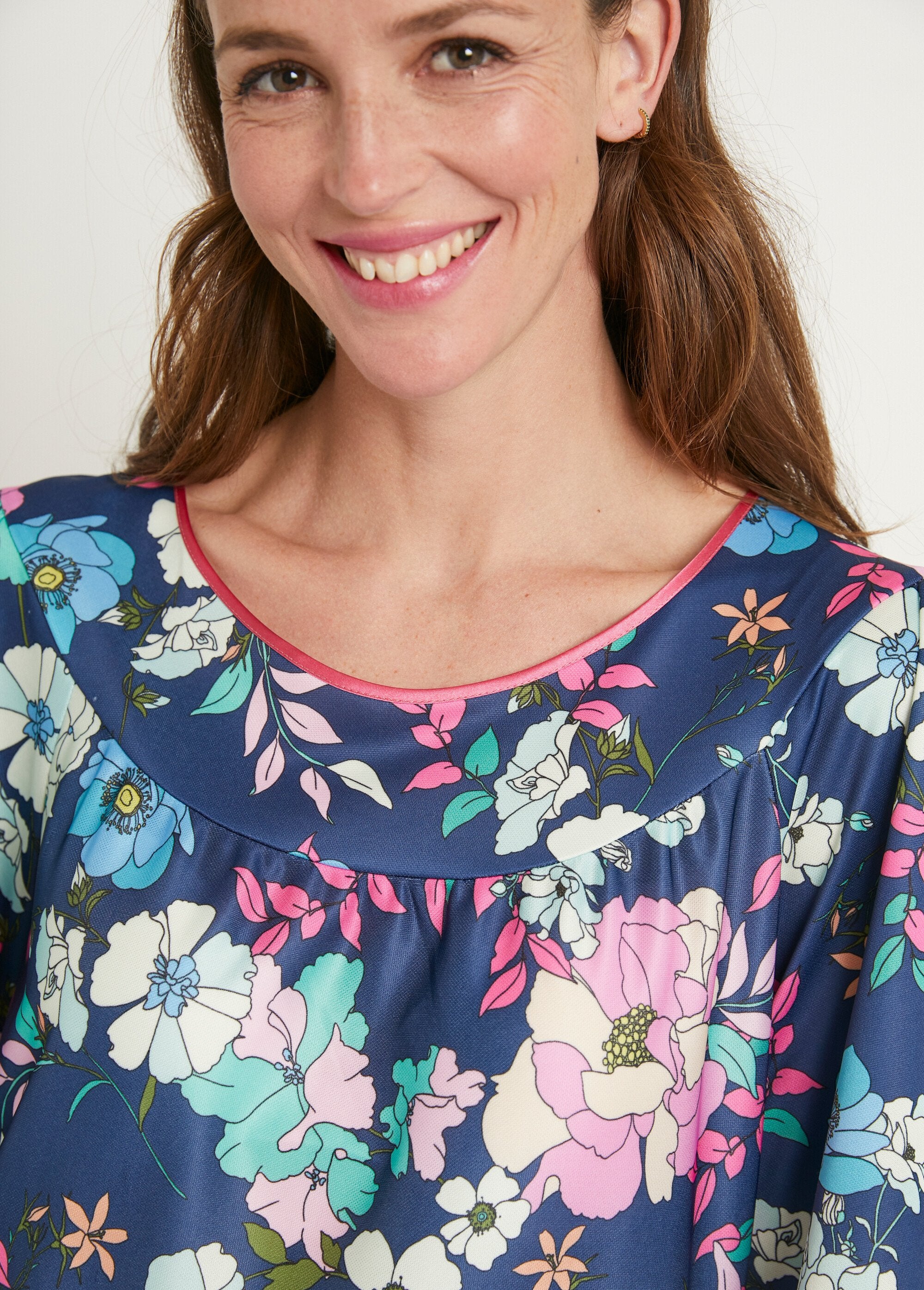 Vestido_de_azafata_de_punto_satinado_floral_antiestático_Estampado_azul_marino_DE2_slim