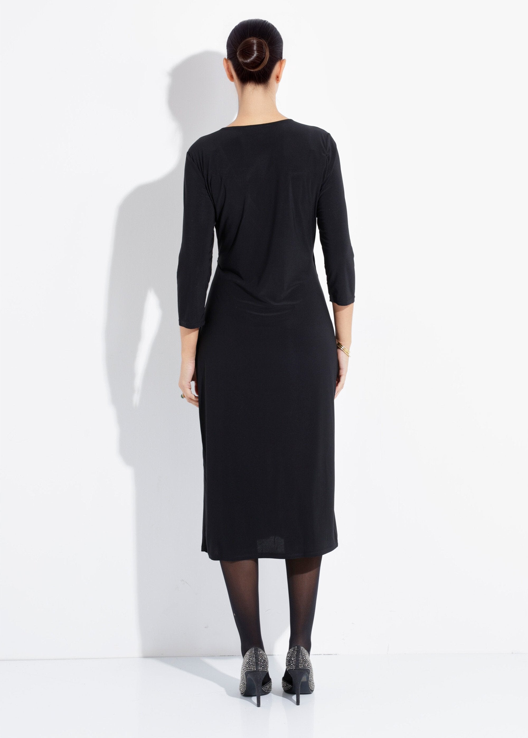 Vestido_largo_y_elegante_con_cintura_plisada_y_enjoyada_Negro_DO1_slim