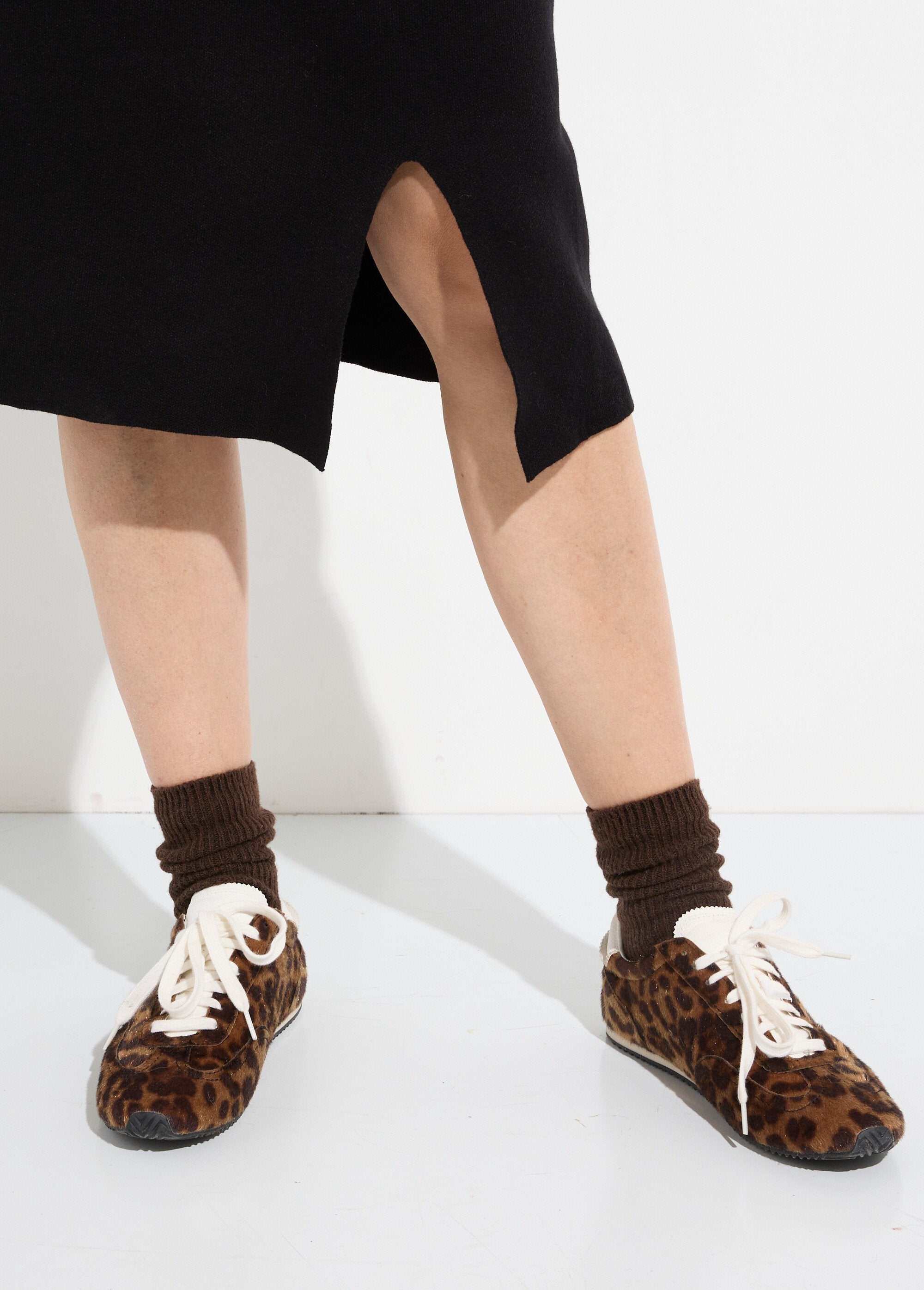 Vestido_de_jersey_de_cuello_alto_con_cinturón_metálico_Negro_DE2_slim