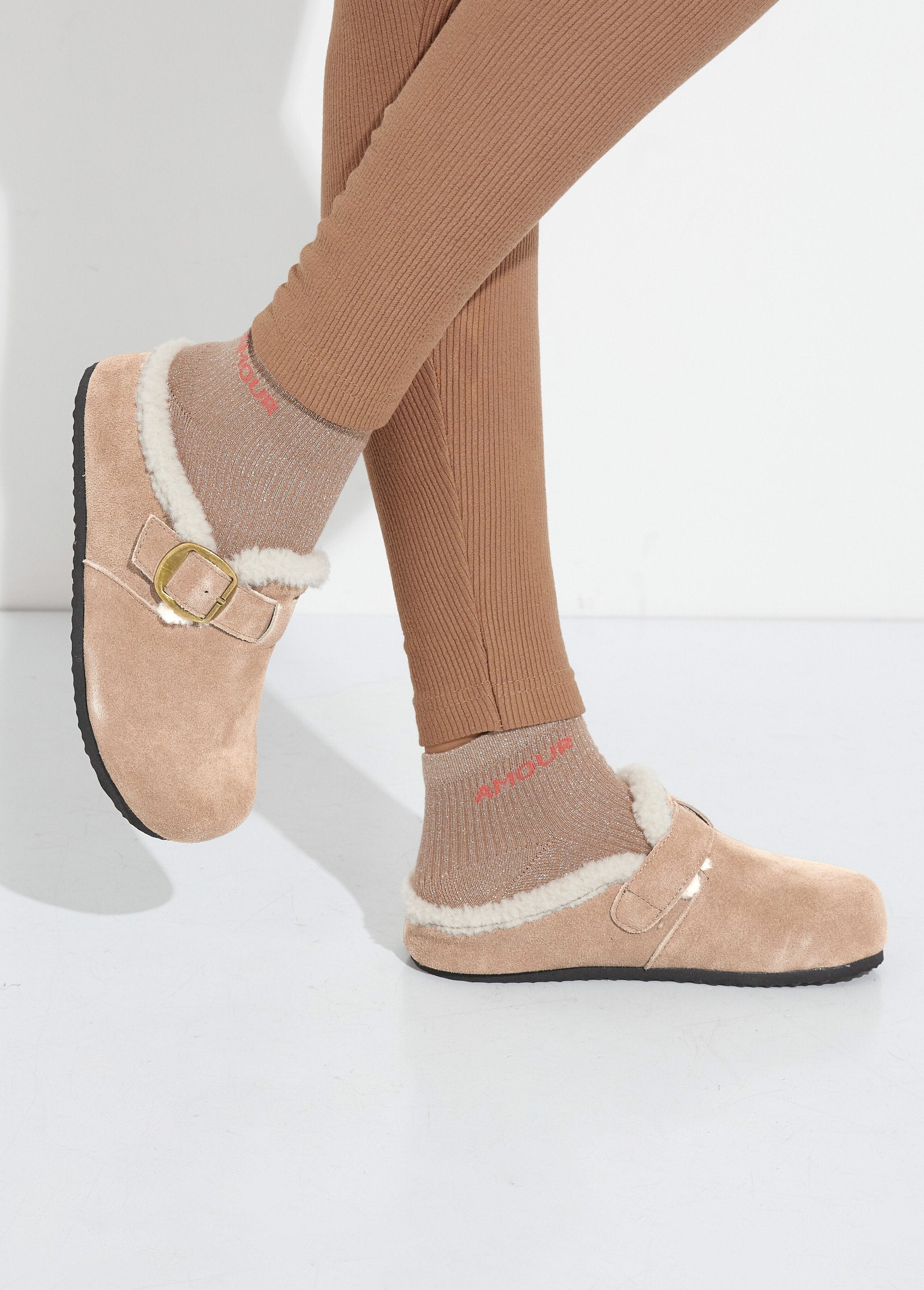 Zuecos_de_piel_de_ante_con_interior_de_pelo_Lunar_SF1_slim