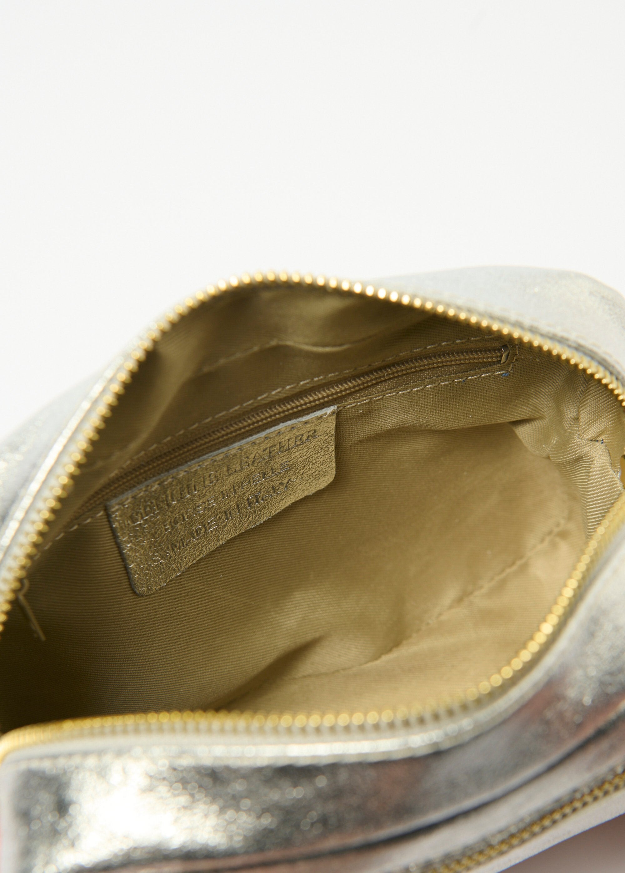 Bolso_de_piel_en_forma_de_clutch_Plata_DE1_slim