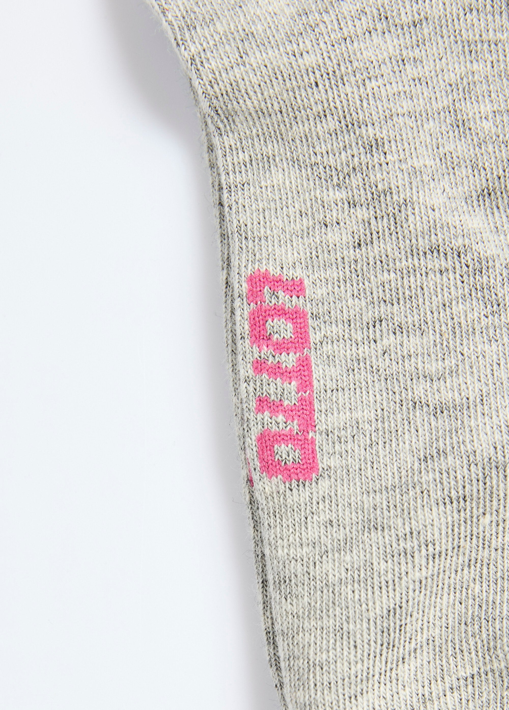 Calcetines_con_logo_colorido_Gris_surtido_DE3_slim