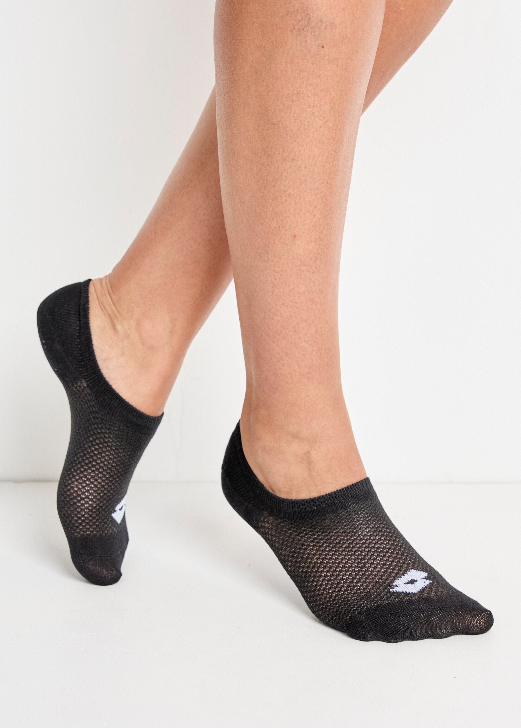 Calcetines_invisibles_acanalados_Negro_FA2_slim