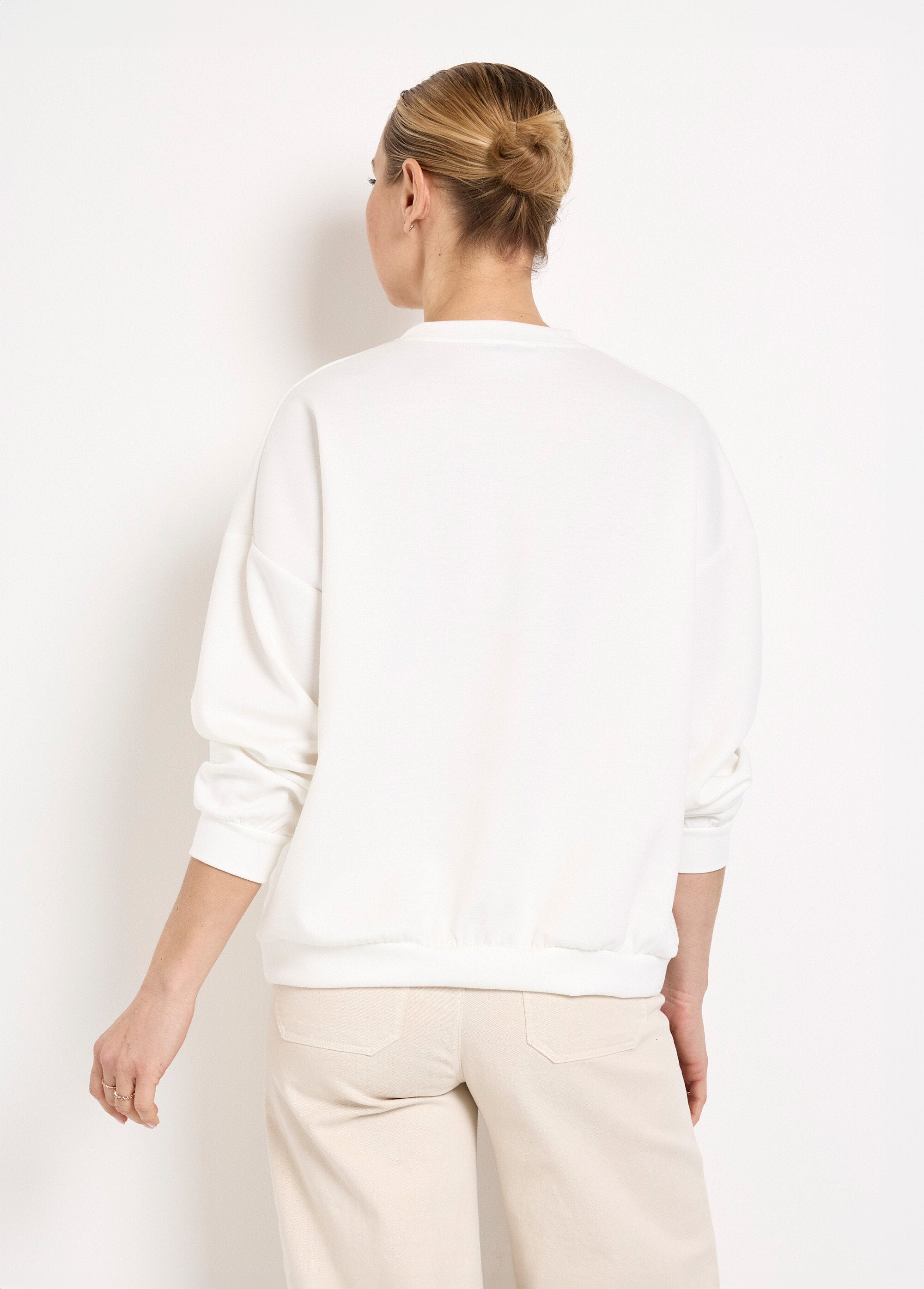 Sudadera_de_cuello_redondo_con_estampado_naranja_en_punto_suave._Blanco,_Blanca_DO1_slim