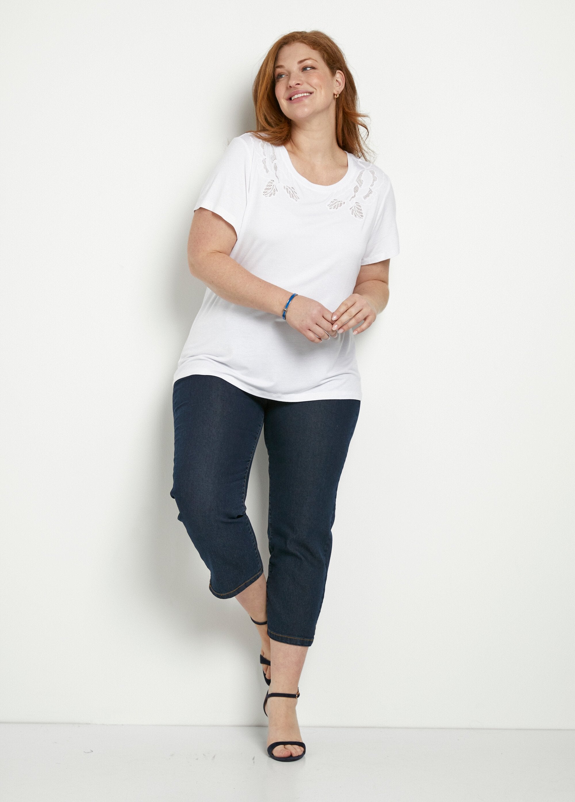 Camiseta_de_algodón_calado_y_bordado_con_cuello_redondo_Blanco,_Blanca_SF1_curvy