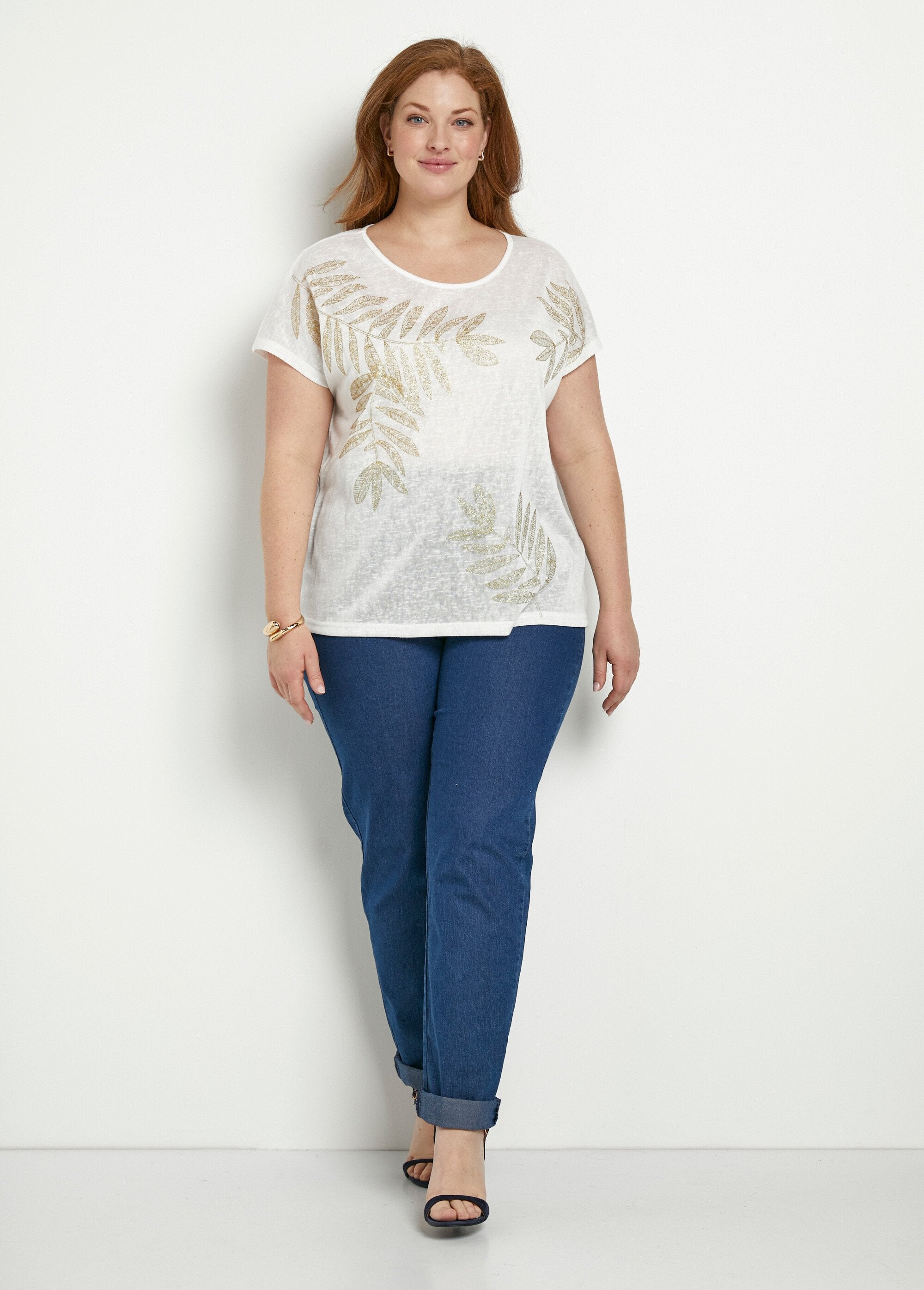 Camiseta_de_cuello_redondo_con_punto_flameado_y_estampado_dorado_Blanco,_Blanca_SF1_curvy