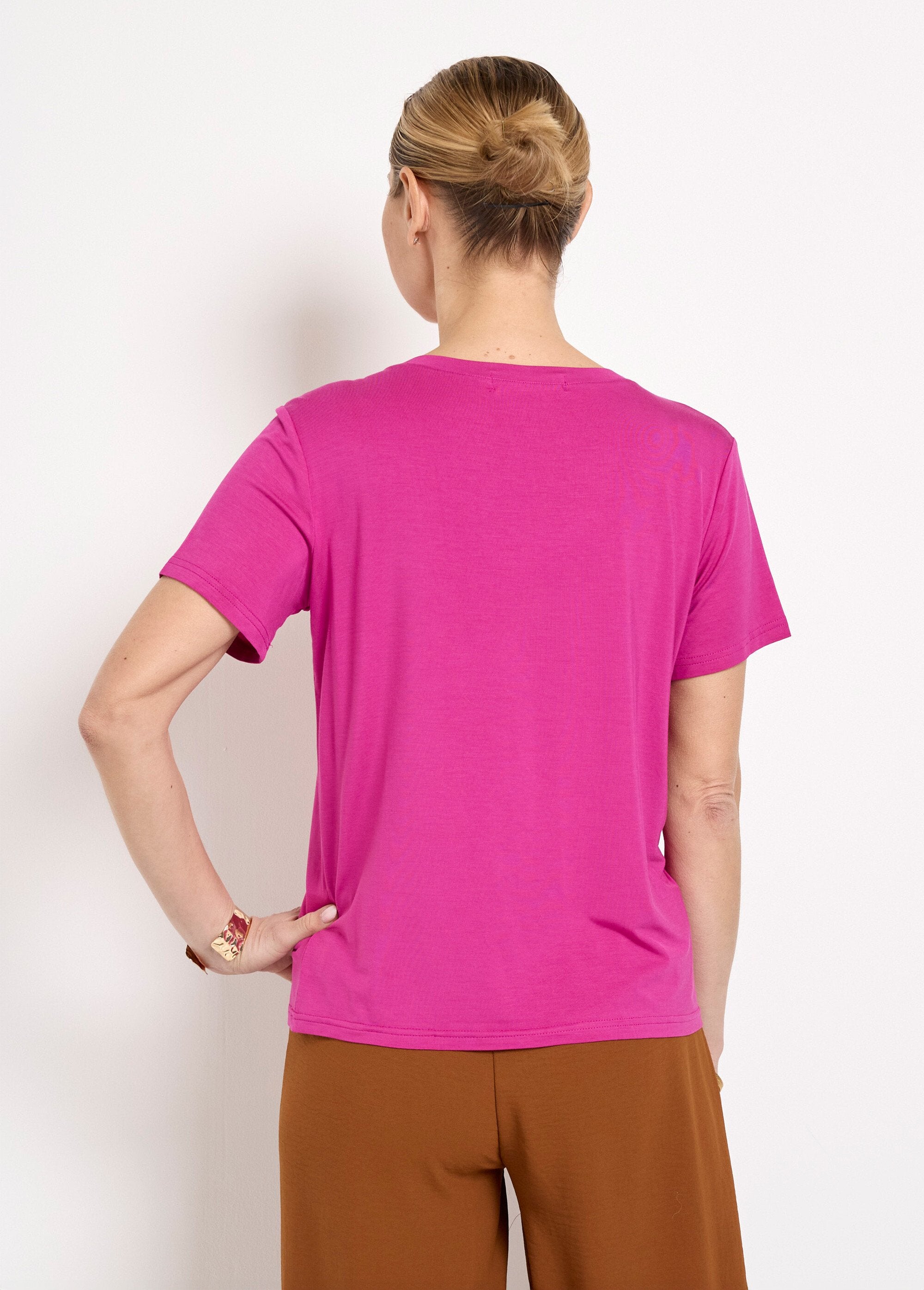 Camiseta_holgada_de_manga_corta_con_cuello_en_V_Buganvilla_DO1_slim