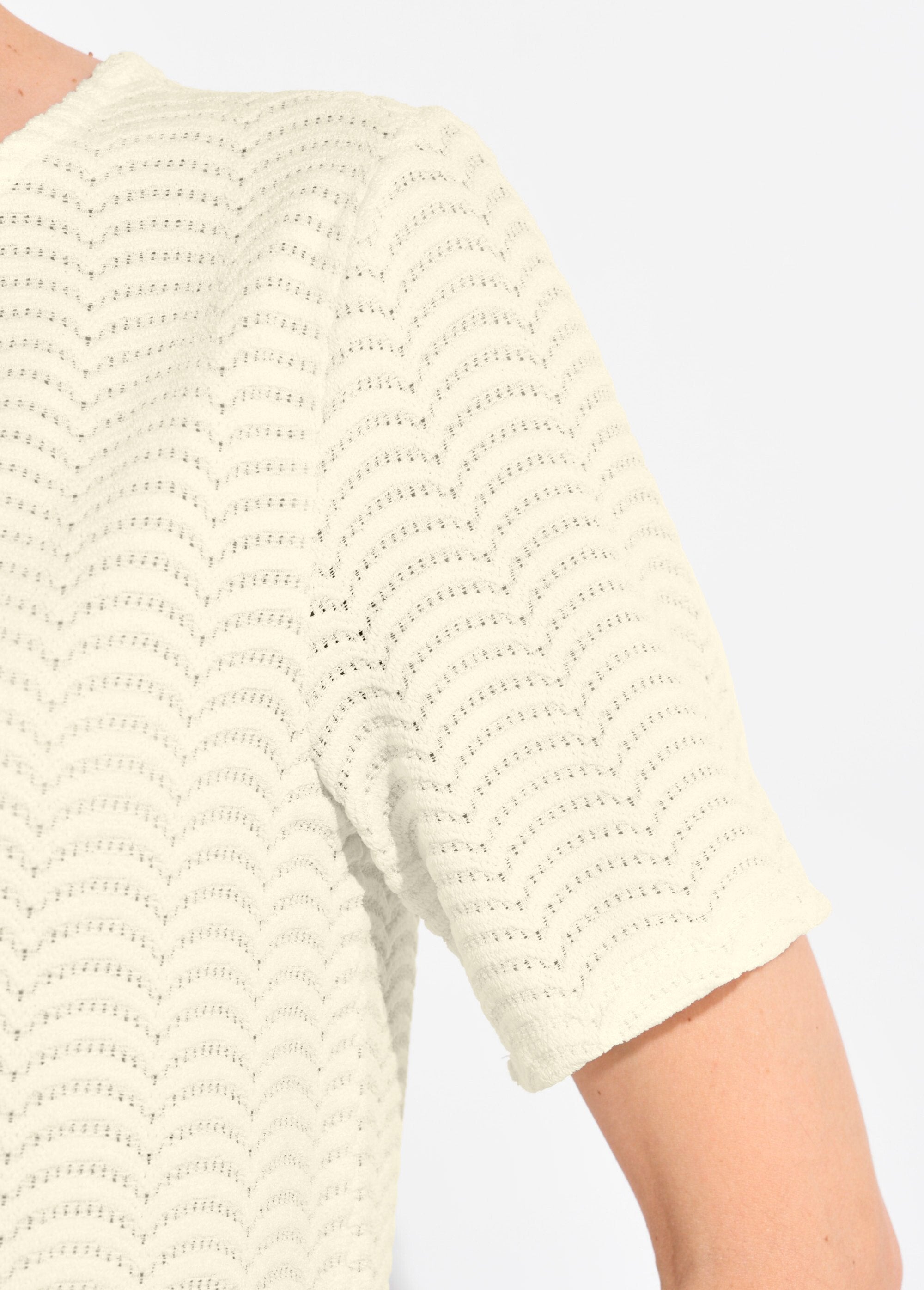 Camiseta_de_malla_con_estampado_de_escamas_en_relieve_Beige_DE3_slim