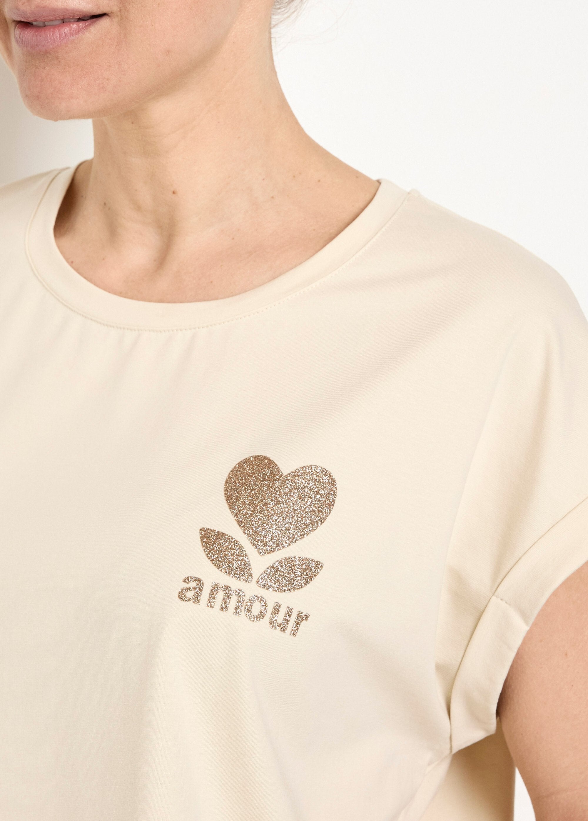 Camiseta_de_manga_corta_con_mensaje_brillante_Beige_DE1_slim