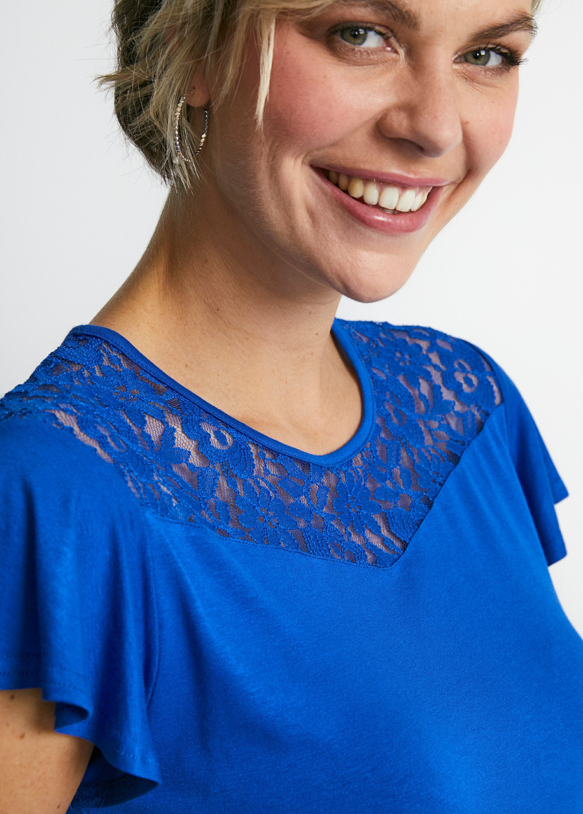 Camiseta_de_encaje_de_manga_corta_Azul_DE2_slim