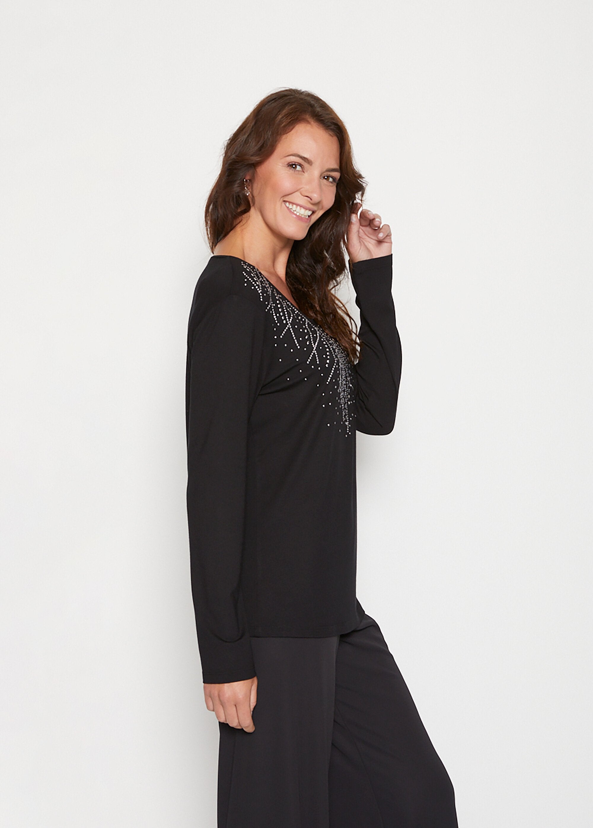 Camiseta_elegante_de_manga_larga_Negro_DR1_slim