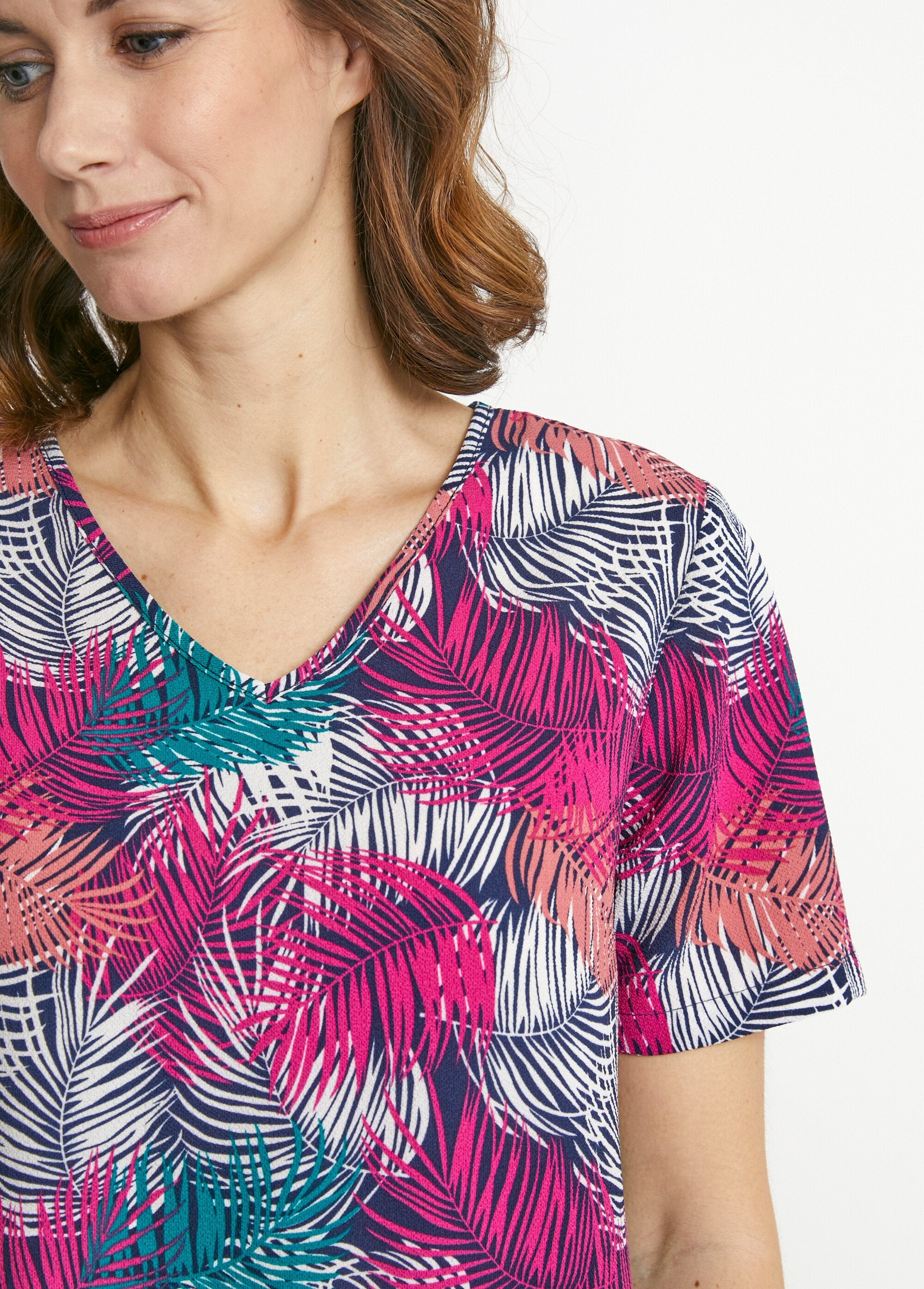 Túnica_holgada_de_largo_medio_en_tejido_de_crepé_Verde_y_fucsia_DE3_slim