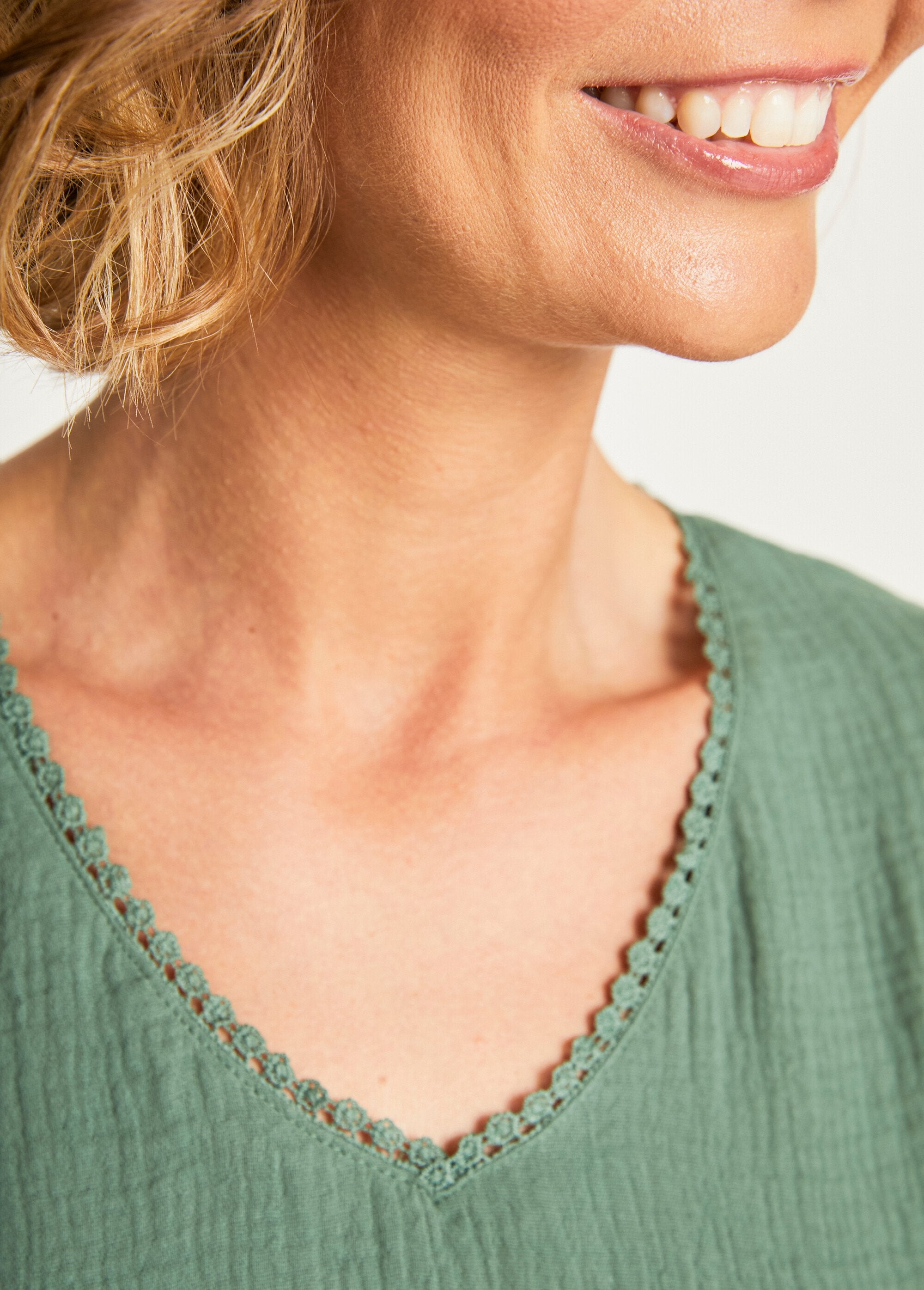 Túnica_con_cuello_en_V_y_mangas_fantasía_Verde_lima_DE3_slim