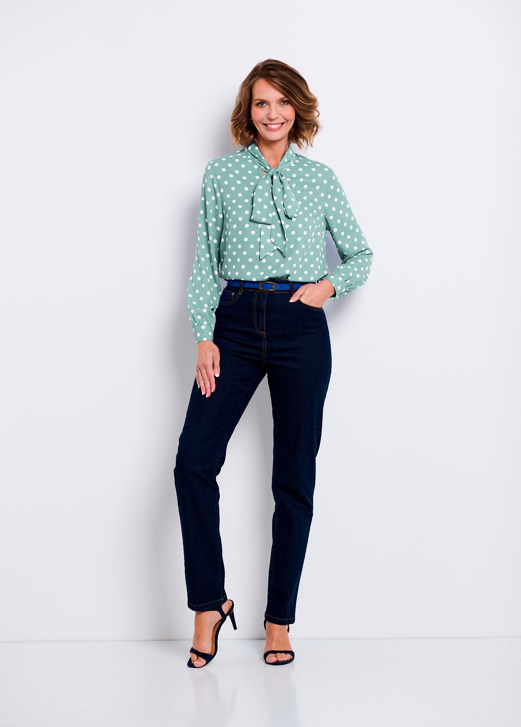 Túnica_fluida_con_cuello_de_lazo,_lisa_o_de_lunares_verde_y_blanco_SF1_slim