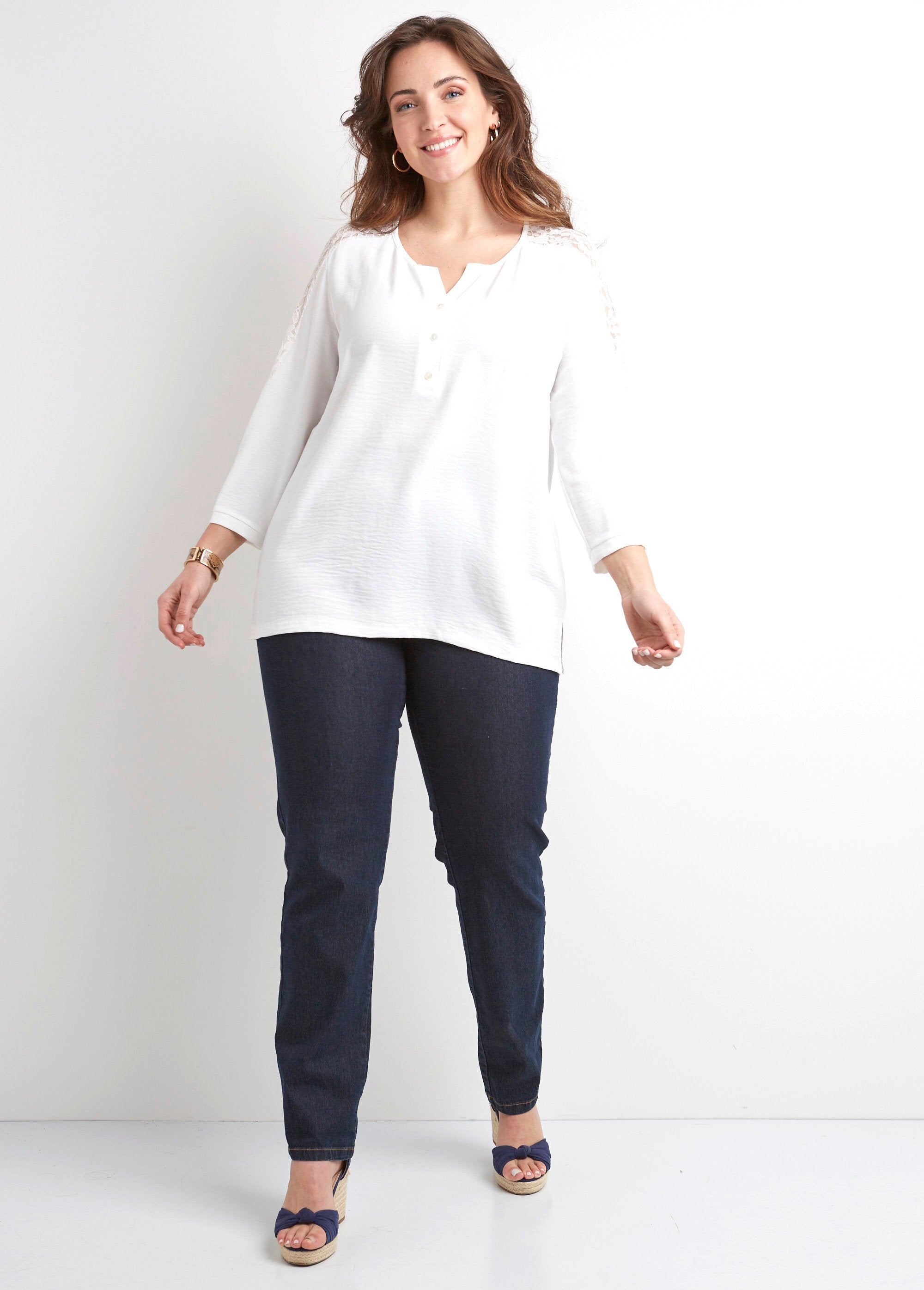 Túnica_de_encaje_con_botones_y_cuello_en_V_manga_3/4_Crudo_SF1_curvy