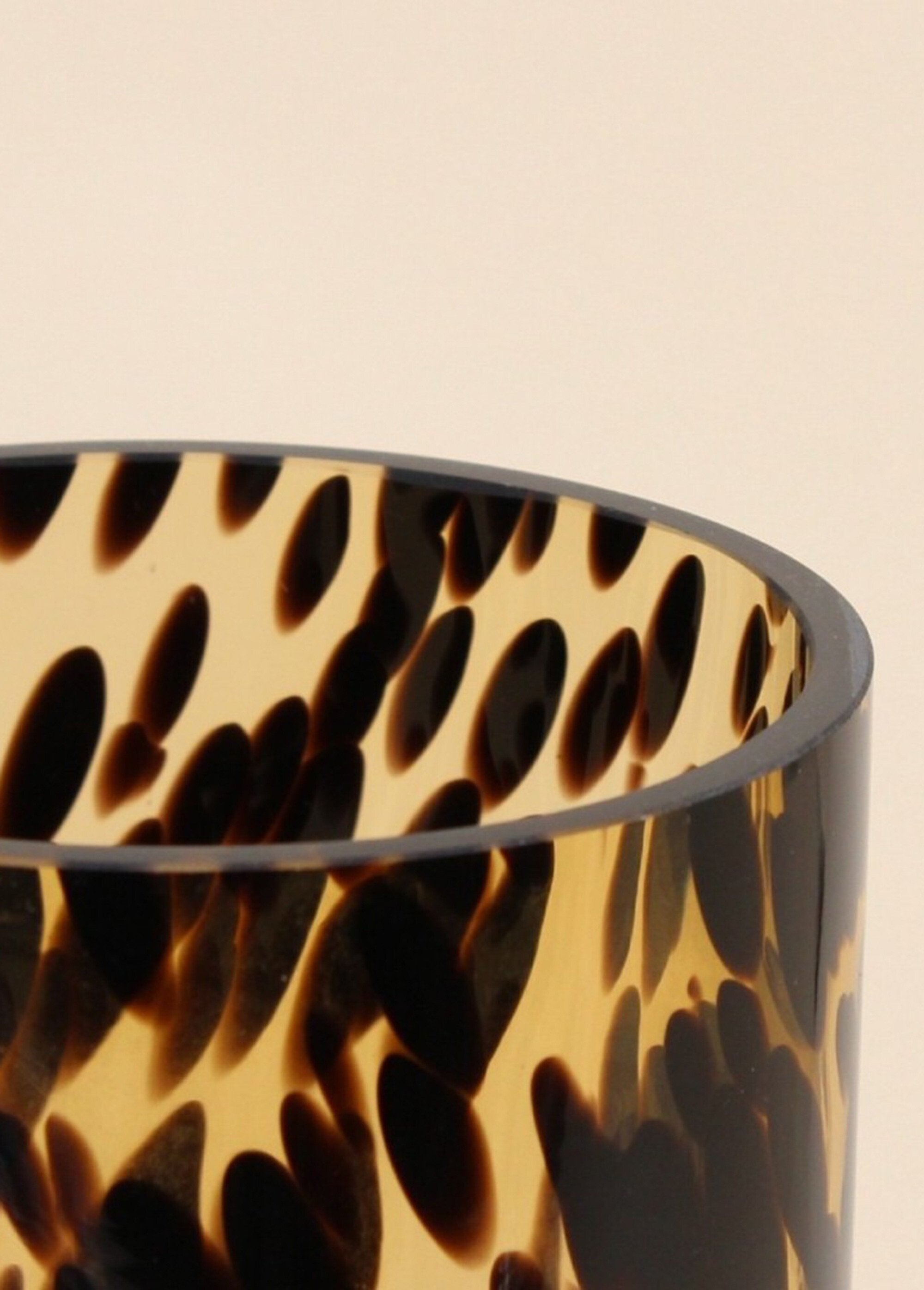 Jarrón_de_cristal_ámbar_con_efecto_estampado_de_leopardo_Mouchette_DE1_slim