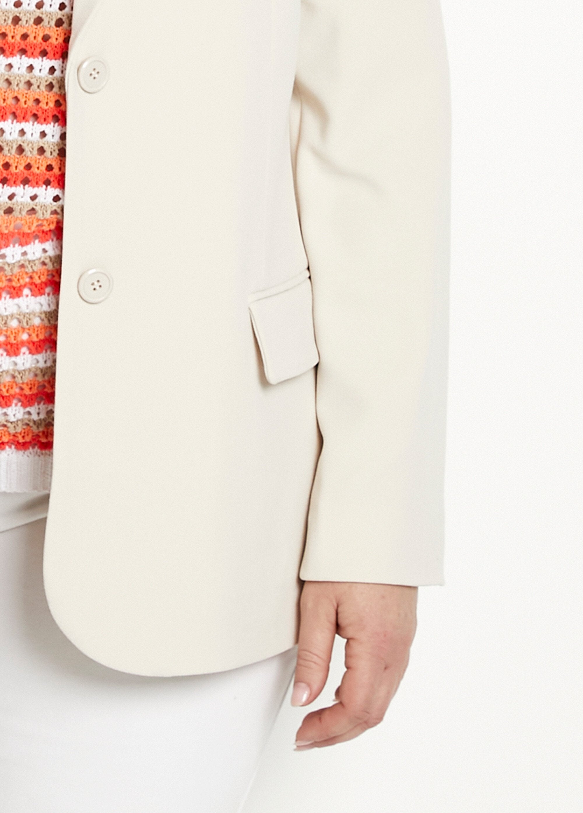 Americana_corte_recto_punto_liso_Beige_DE1_curvy