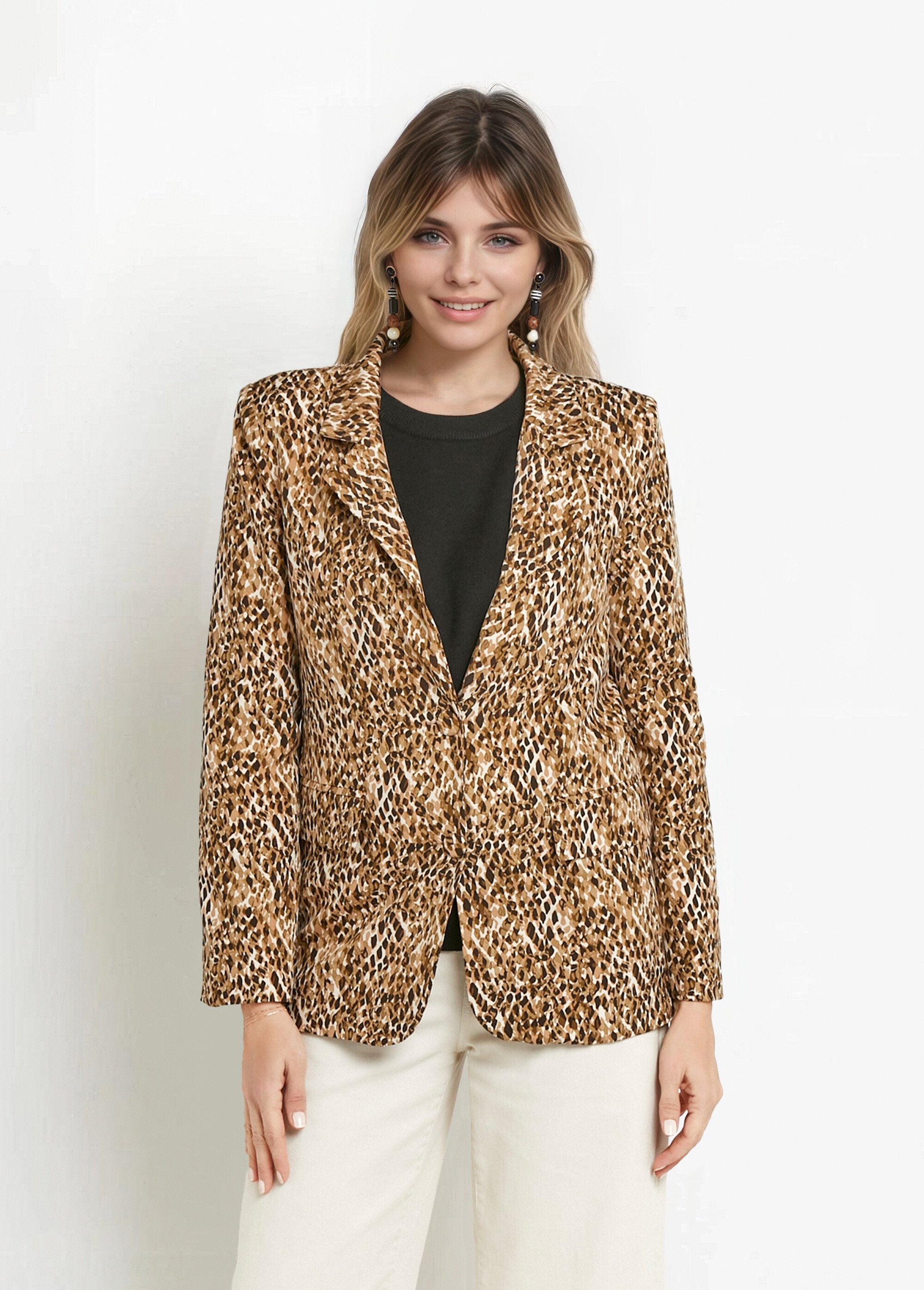 Chaqueta_con_estampado_artístico_y_cuello_sastre_Estampados_de_camellos_FA1_slim