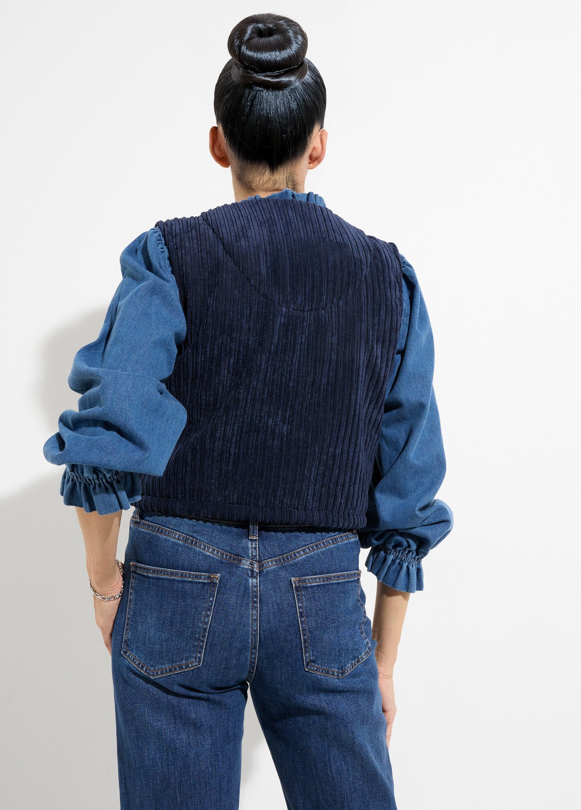 Chaqueta_de_terciopelo_sin_mangas_con_cuello_en_V_y_cremallera_Marina_DO1_slim