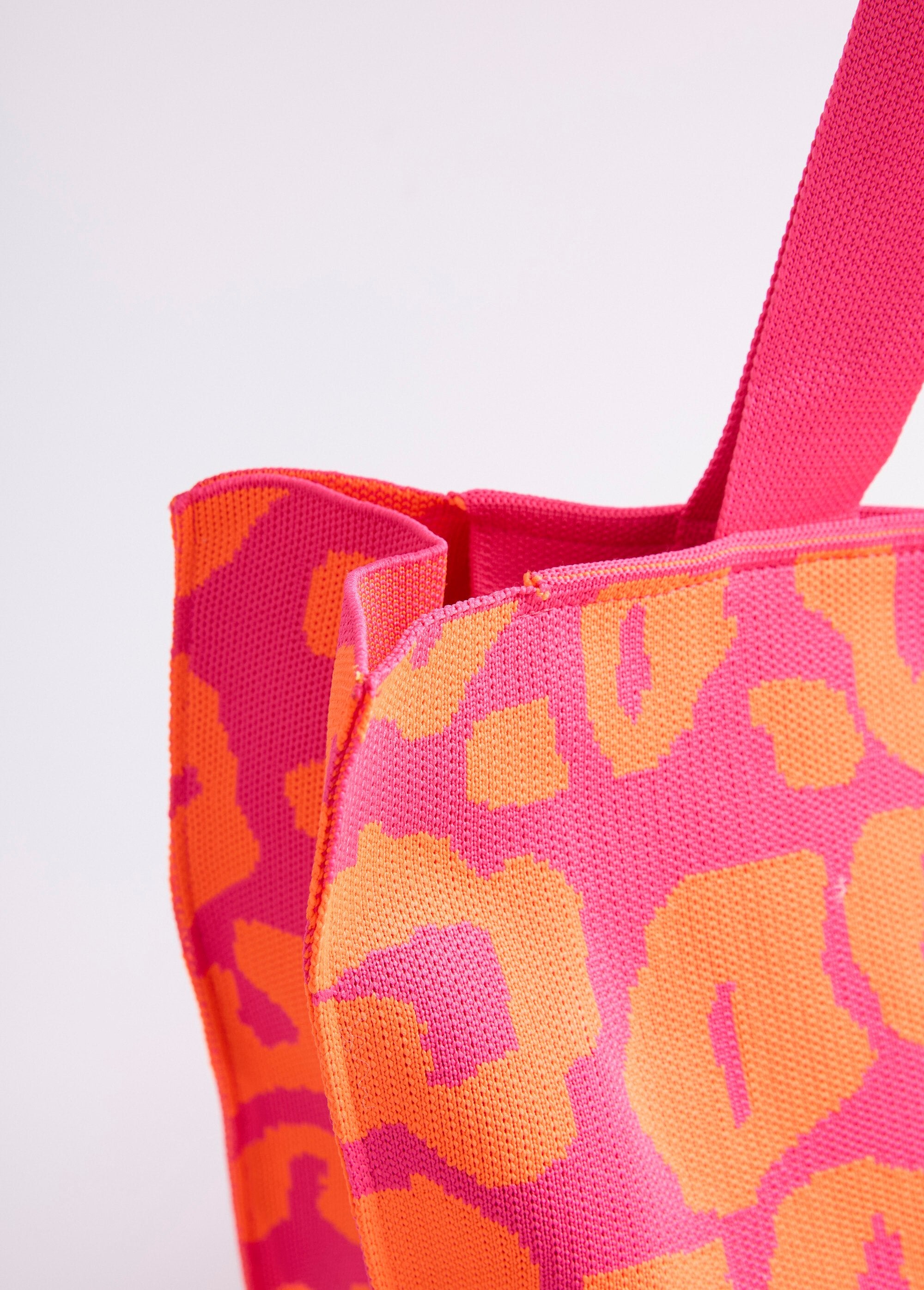 Bolso_tote_de_malla_con_estampado_de_leopardo_Fucsia_y_naranja_DE1_slim