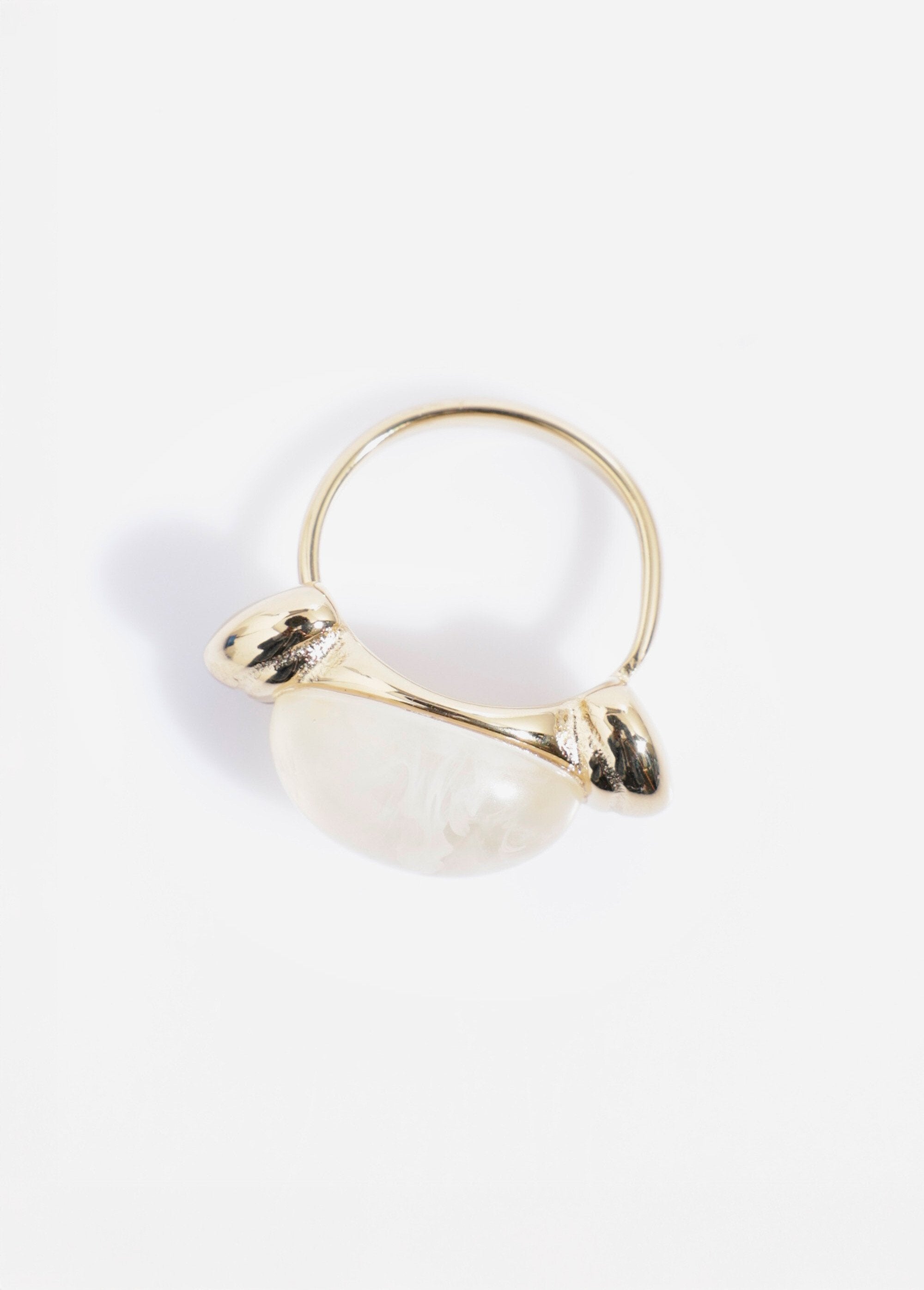 Anillo_de_perlas_de_colores,_acero_inoxidable._Dorado_y_blanco_FA1_slim