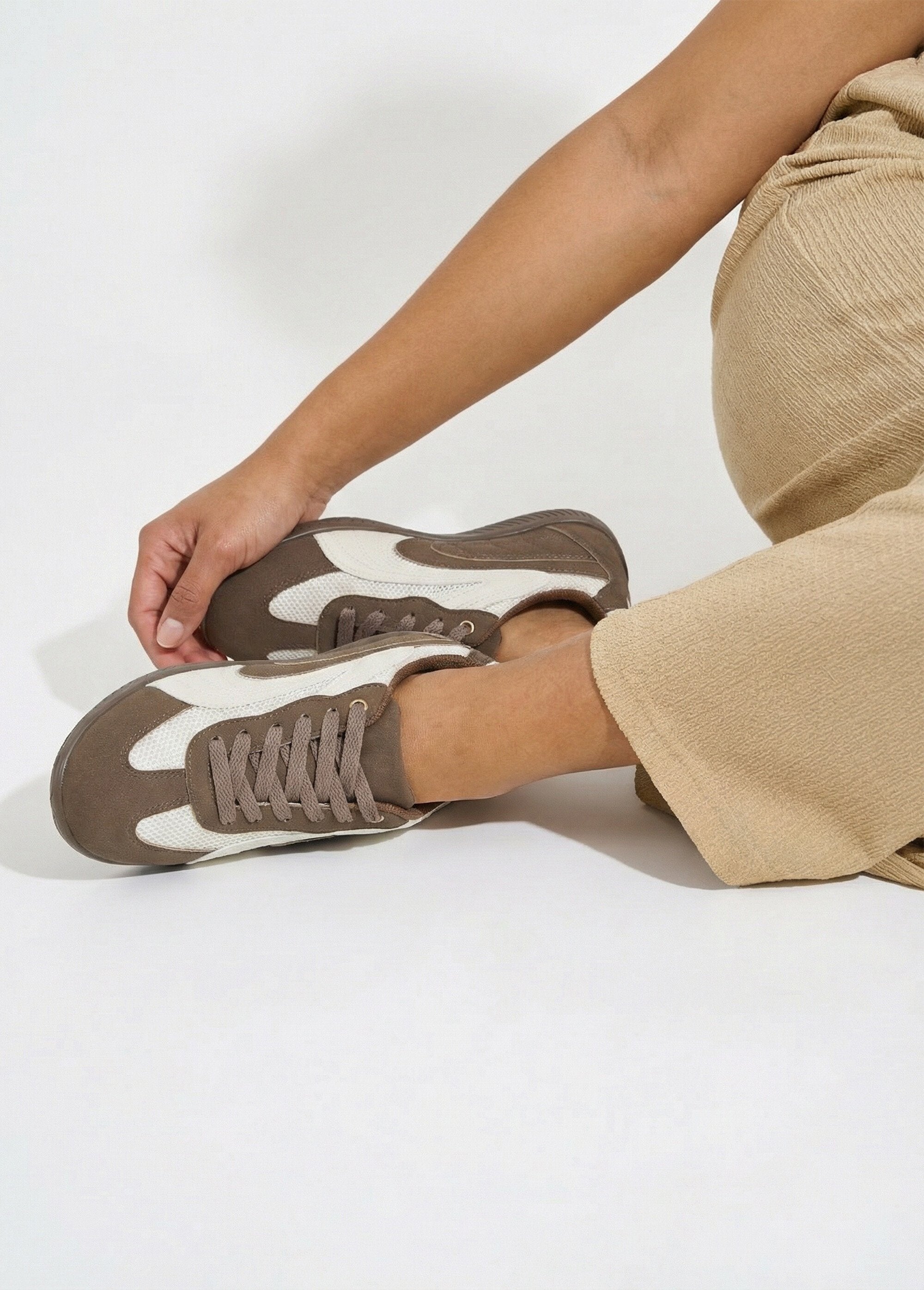 Zapatillas_con_cordones_bicolor_y_bimaterial_Castaño_SF1_slim