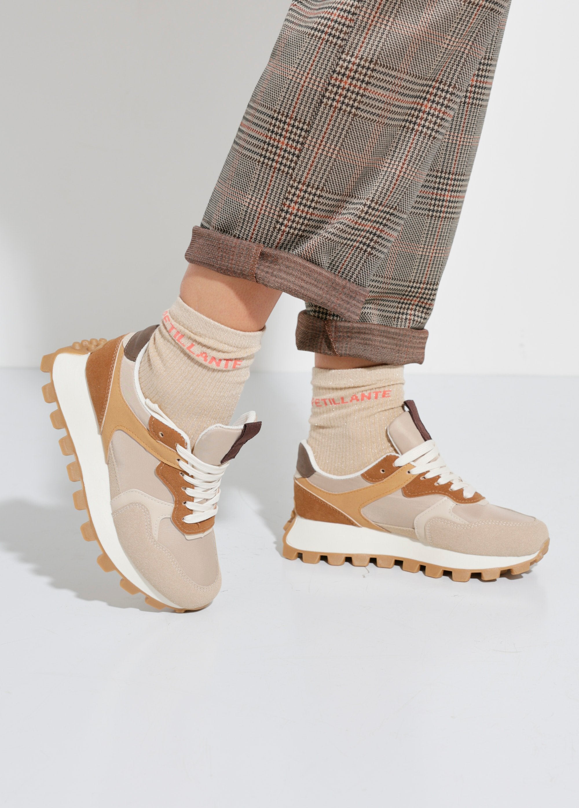 Zapatillas_multimaterial_con_suela_dentada_Beige_SF1_slim