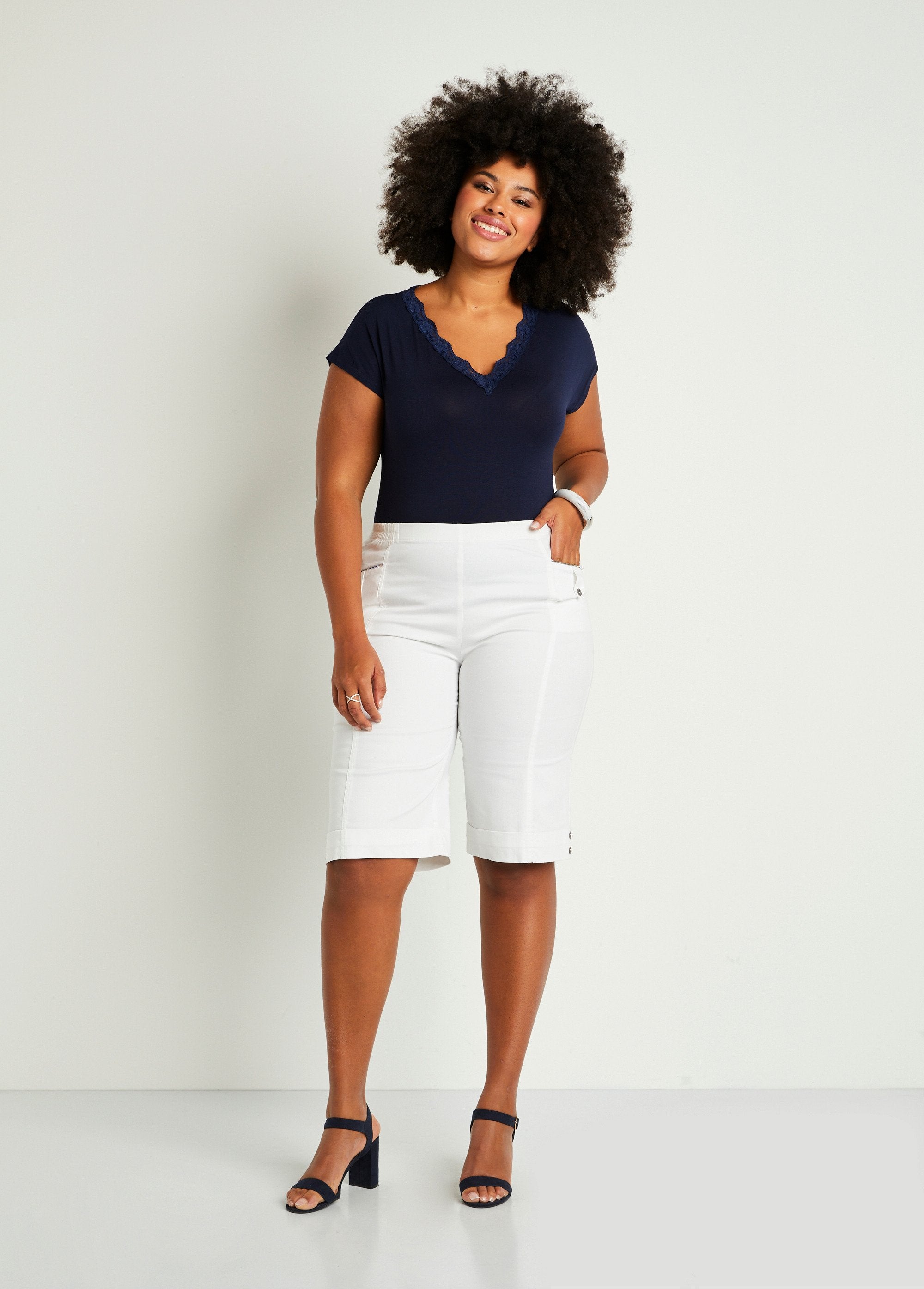 Bermudas_con_cinturilla_semielástica_Blanco,_Blanca_SF1_curvy