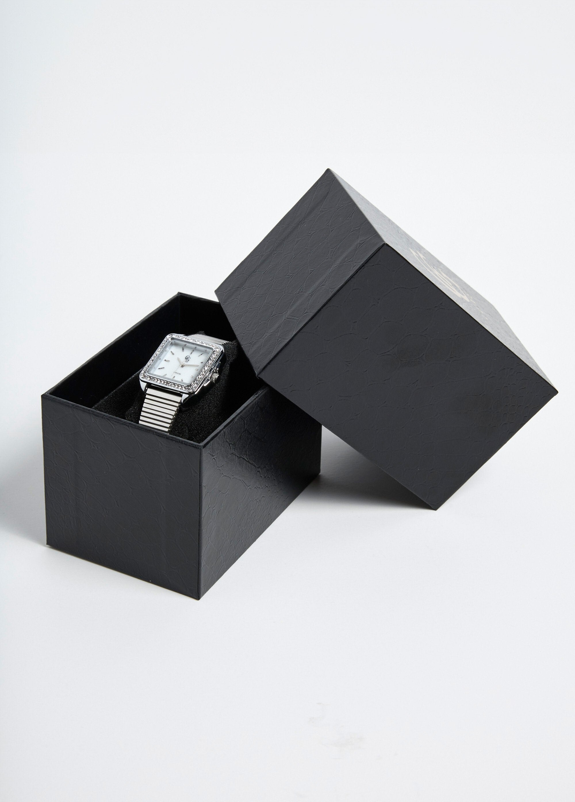 Reloj_cuadrado_de_acero_inoxidable_con_pedrería._Plata_DE4_slim