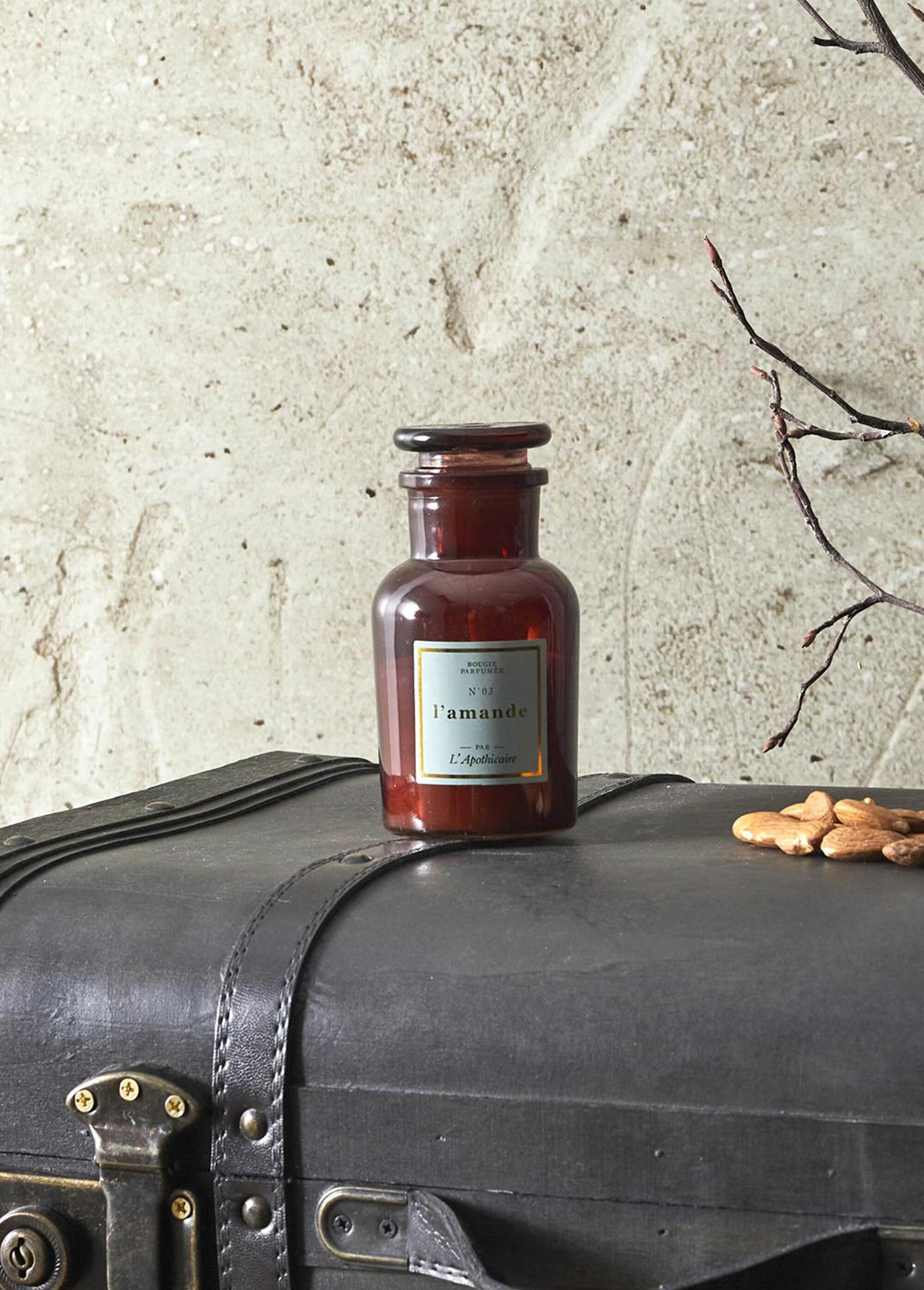 Vela_perfumada_retro_en_cristal_tintado,_11_cm._Almendra_SF1_slim