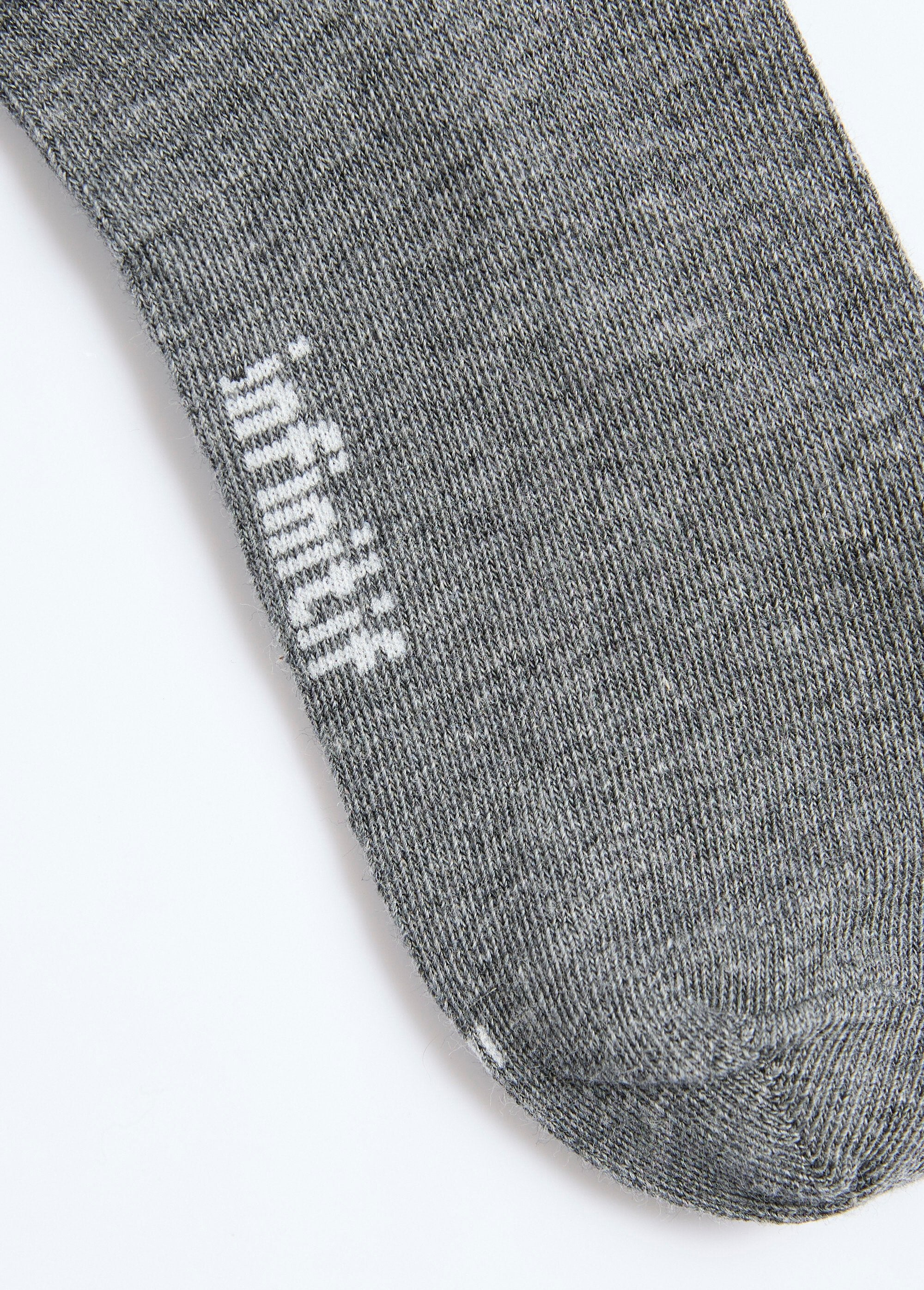 Calcetines_con_corazón_de_pedrería_Negro_a_juego_DE3_slim