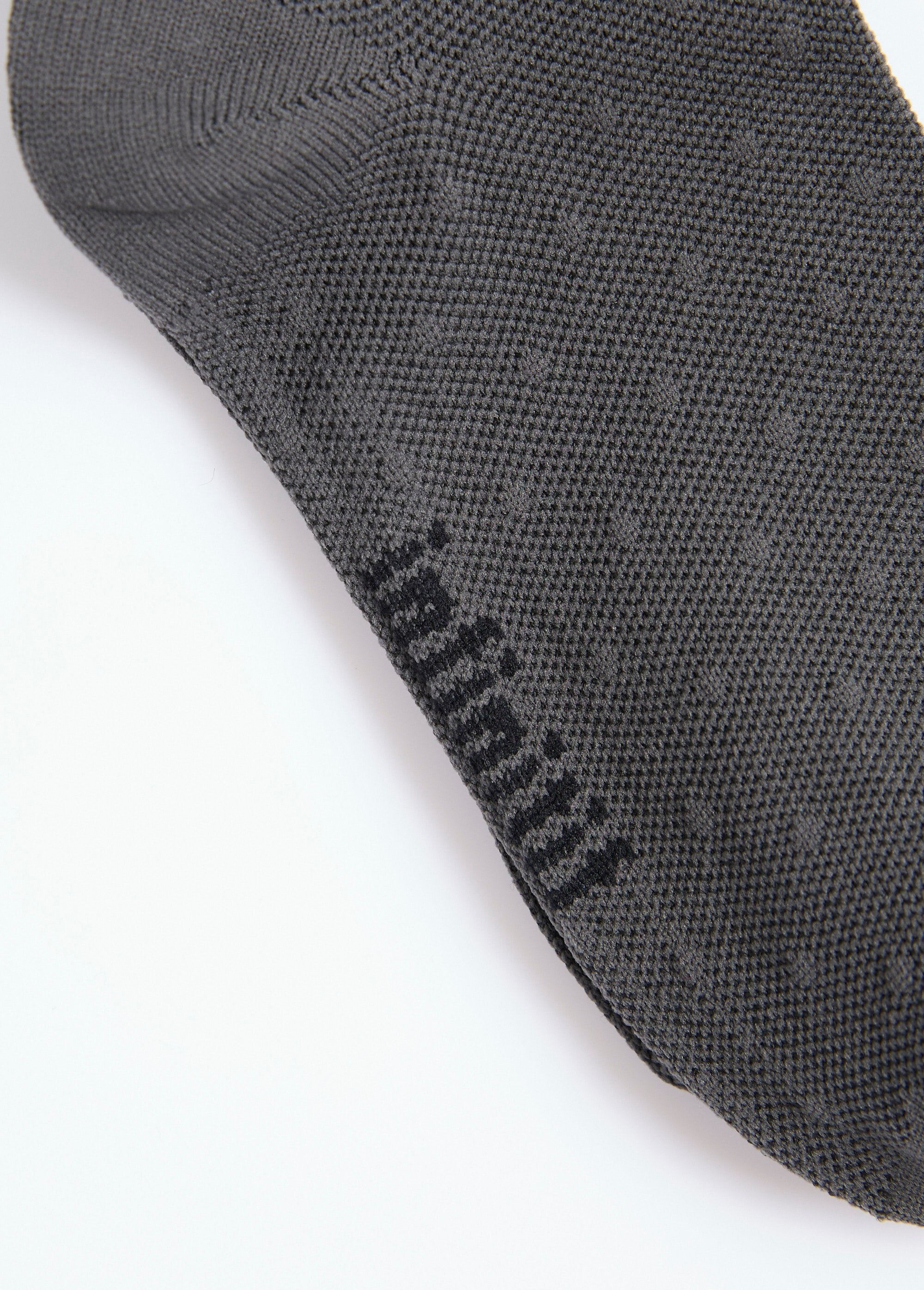 Chaussettes_fines_avec_motifs_assortis_Noir_et_gris_DE4_slim
