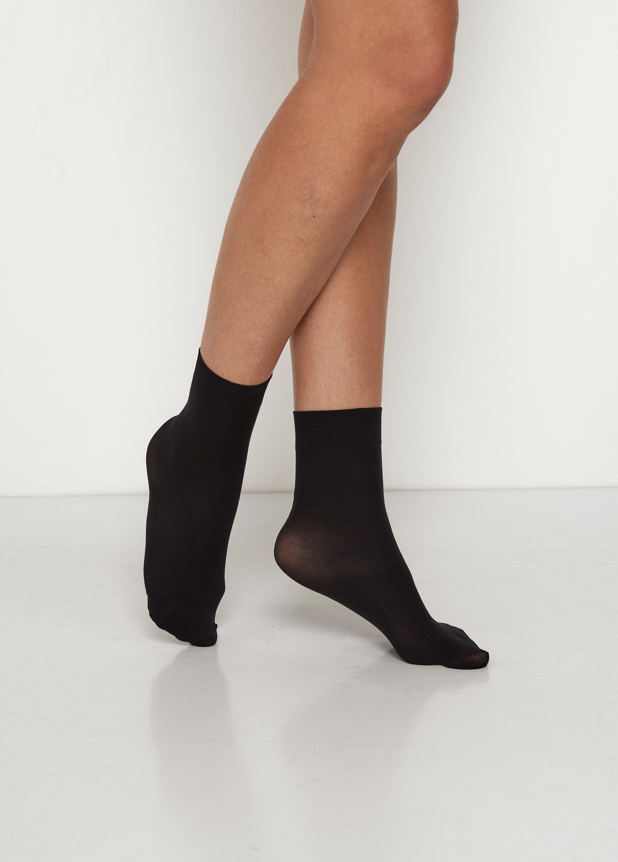Calcetines_opacos,_50_deniers_Negro_DO1_slim