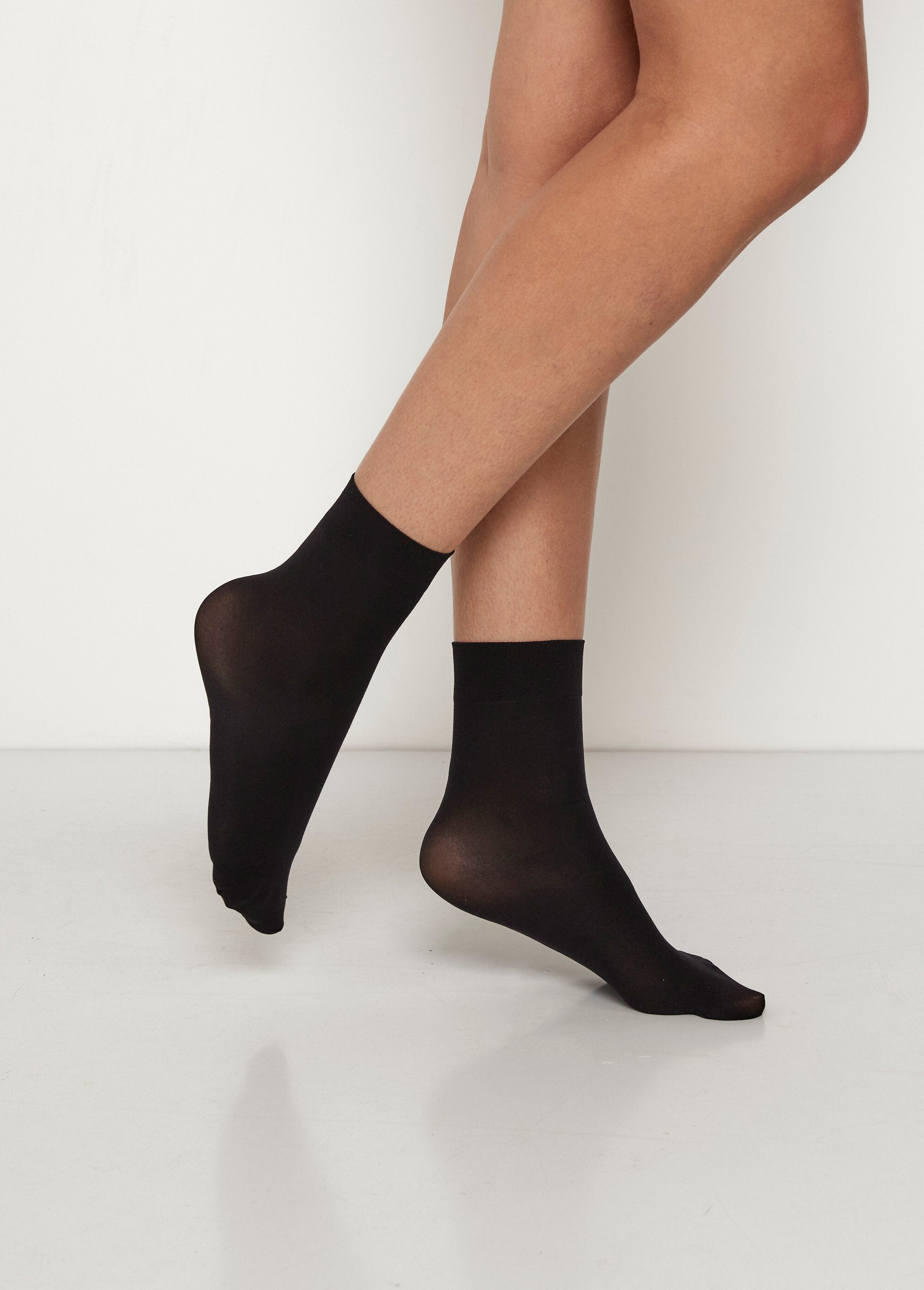 Calcetines_opacos,_50_deniers_Negro_DR1_slim