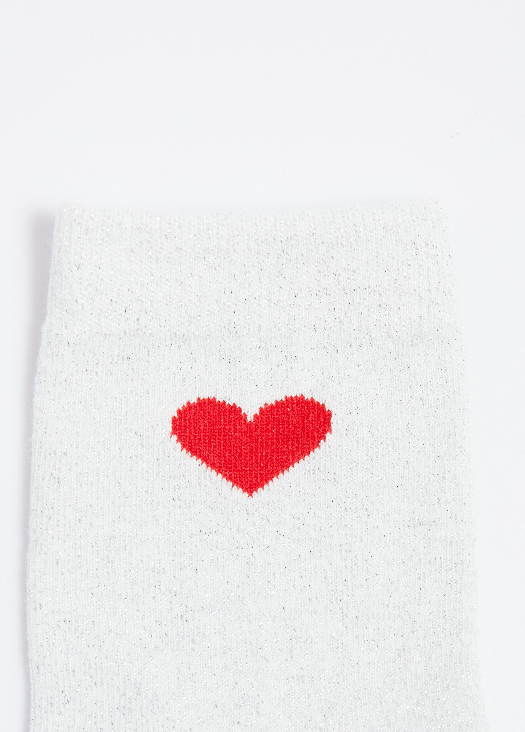 Calcetines_lisos_con_estampado_de_corazones_Blanco,_Blanca_DE2_slim