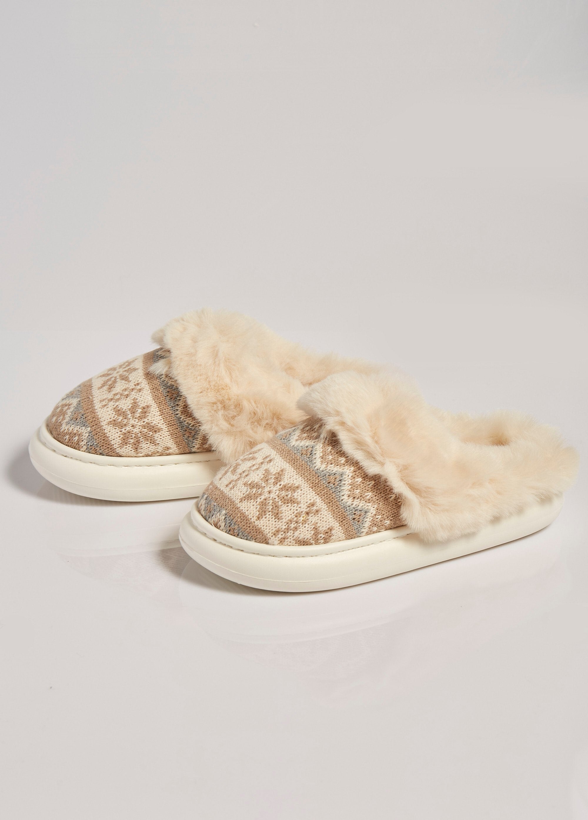 Pantuflas_de_piel_y_jacquard_con_motivos_navideños_Beige_DE1_slim