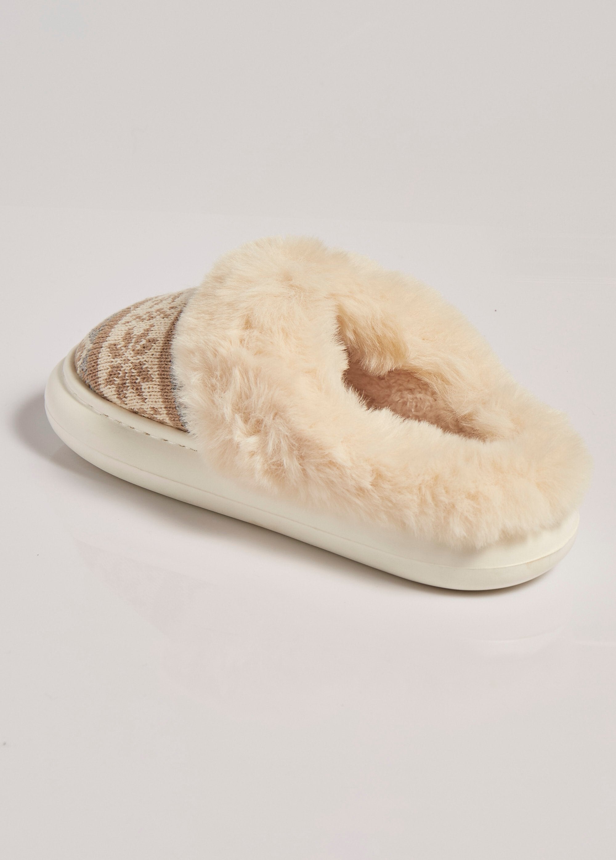 Pantuflas_de_piel_y_jacquard_con_motivos_navideños_Beige_DO1_slim