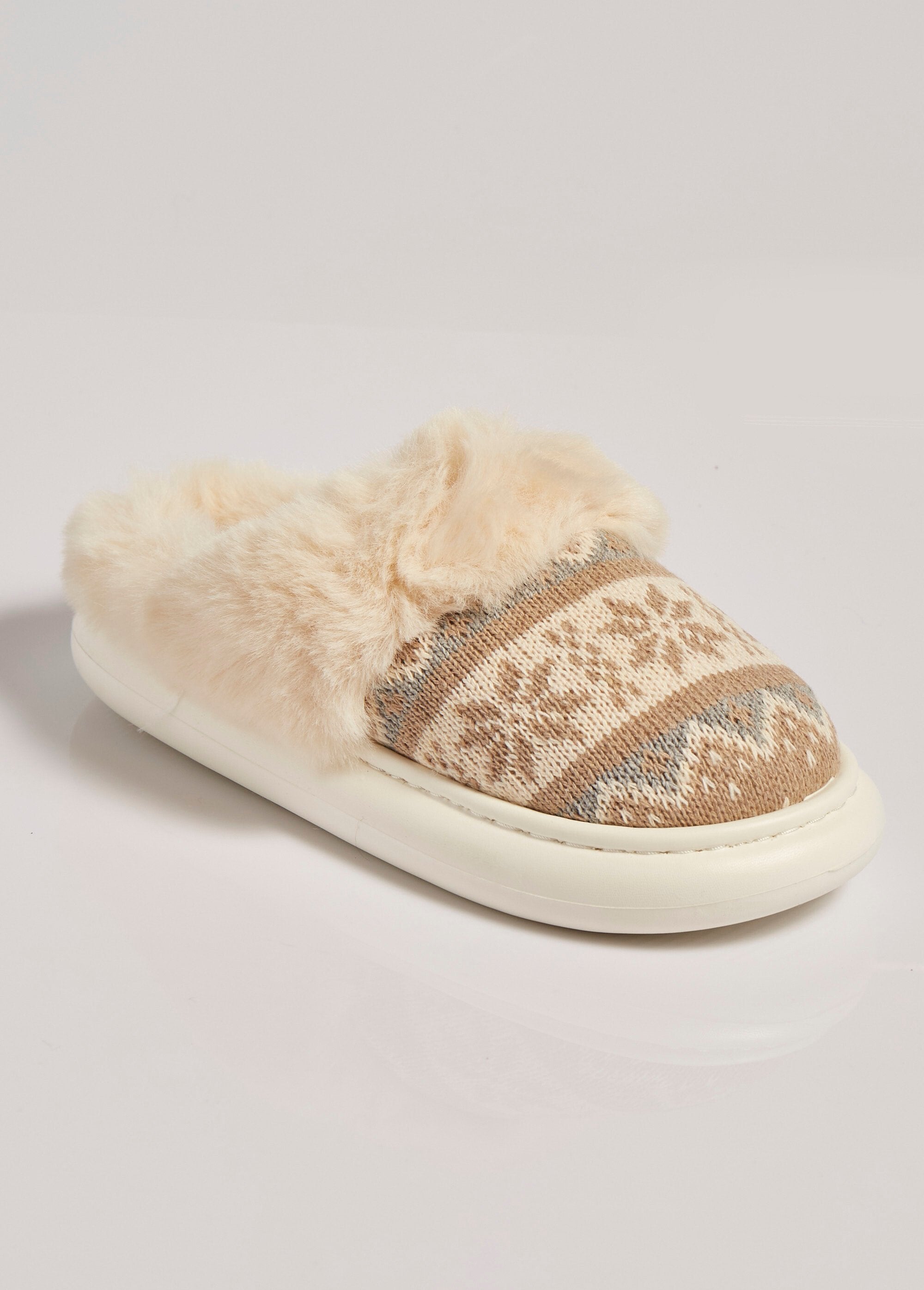 Pantuflas_de_piel_y_jacquard_con_motivos_navideños_Beige_FA1_slim