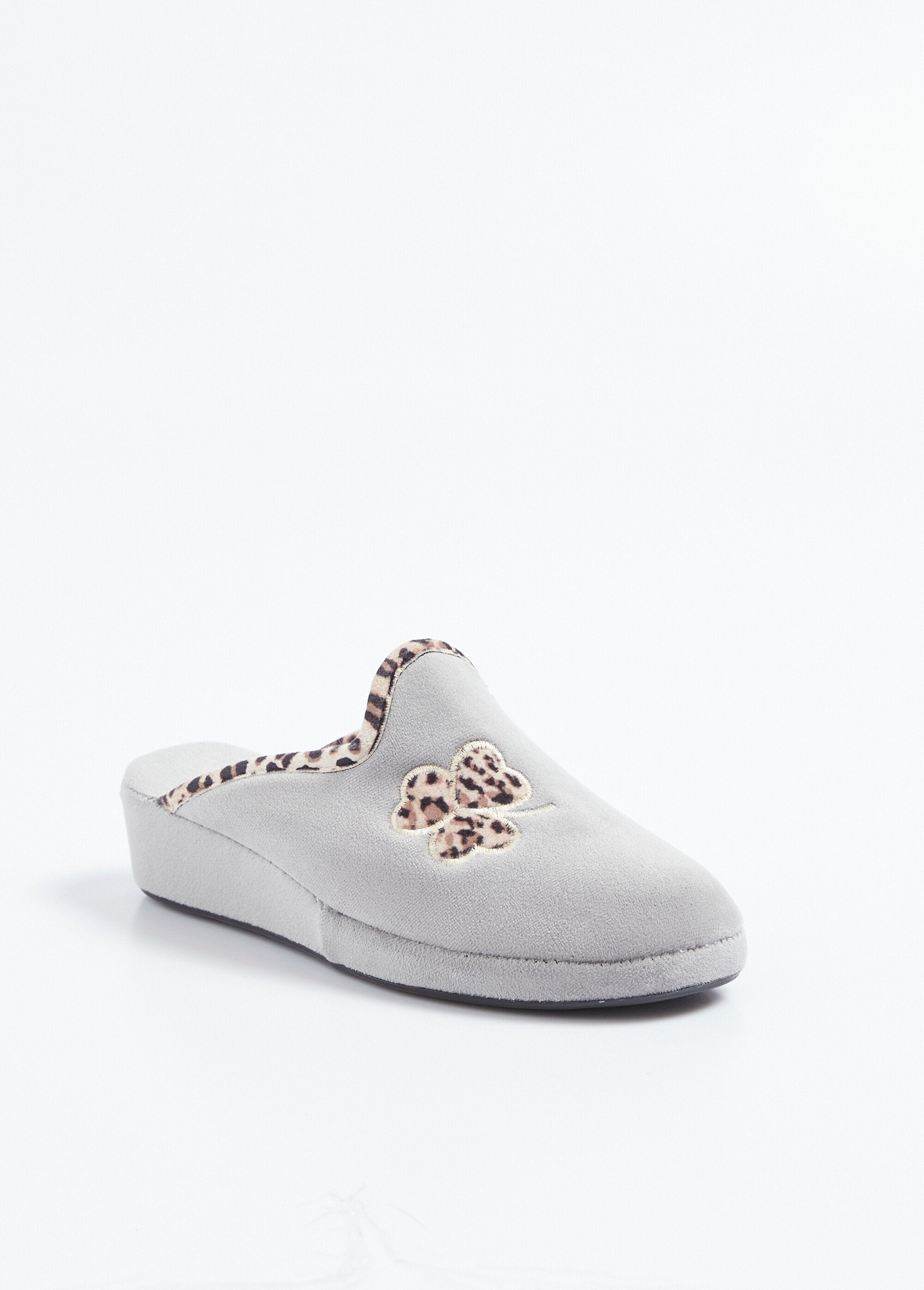 Pantuflas_tipo_mule_de_ancho_cómodo_en_tejido_aterciopelado_Gris_FA1_slim