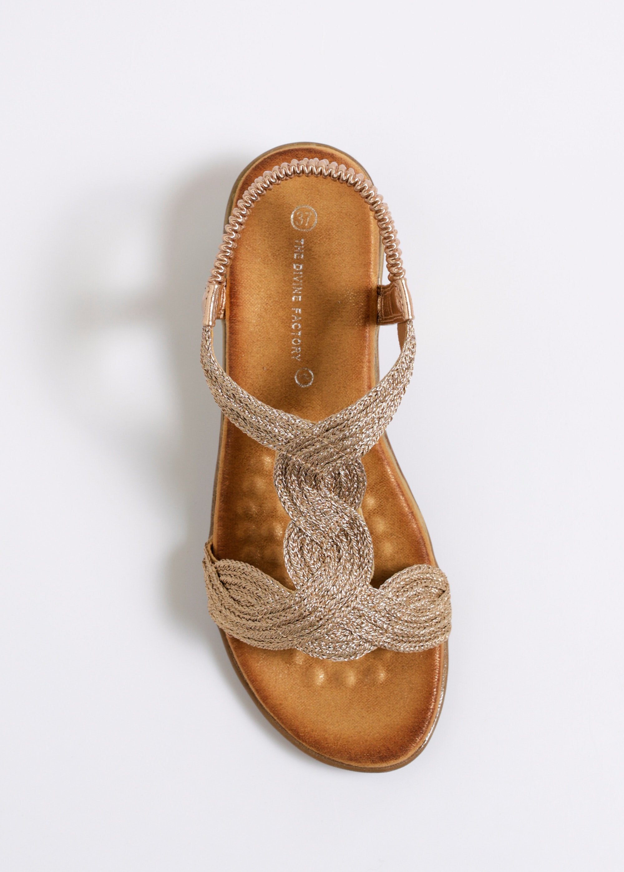 Sandalias_de_cuña_con_tiras_entrelazadas_Champán_OV1_slim