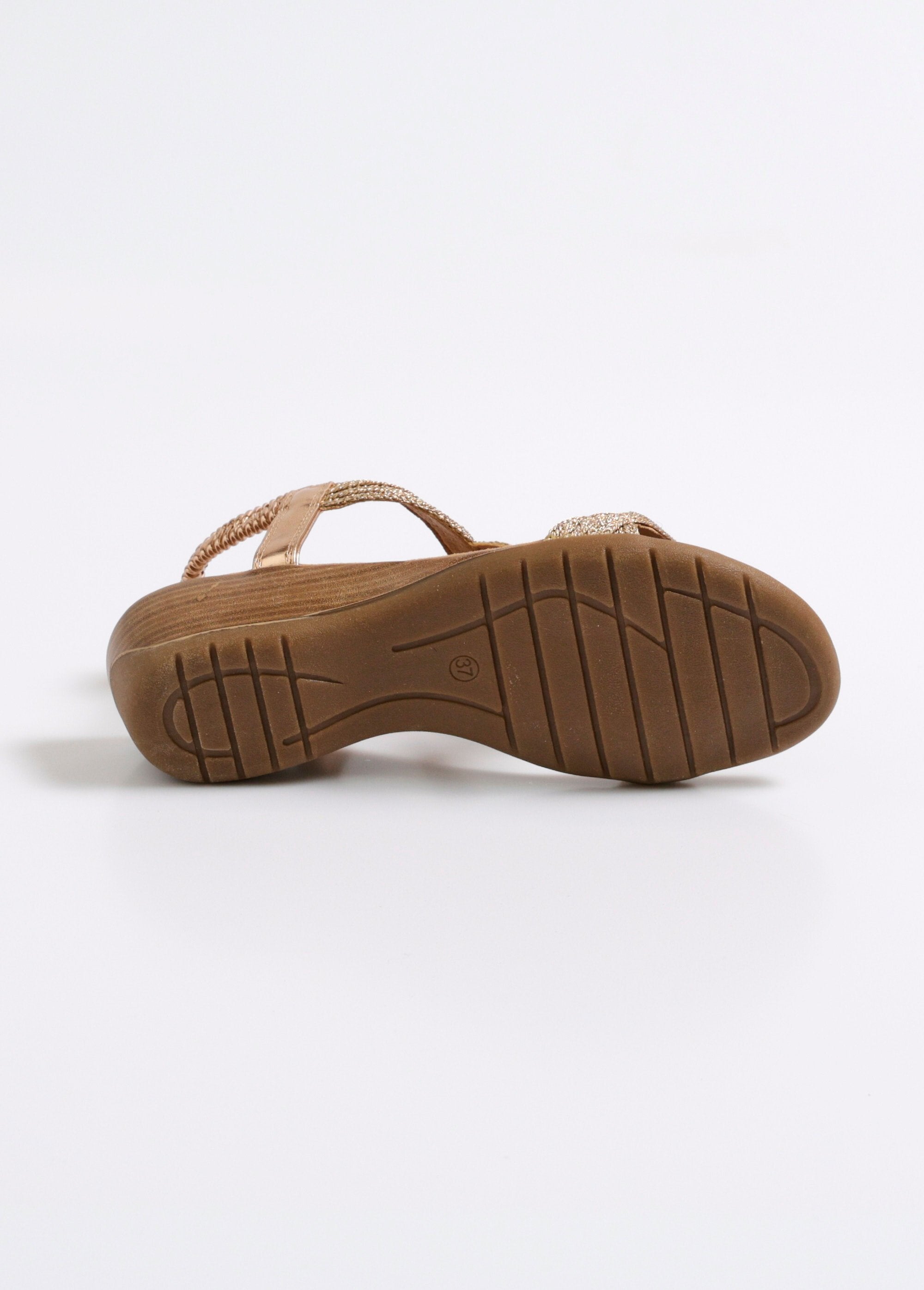 Sandalias_de_cuña_con_tiras_entrelazadas_Champán_UN1_slim