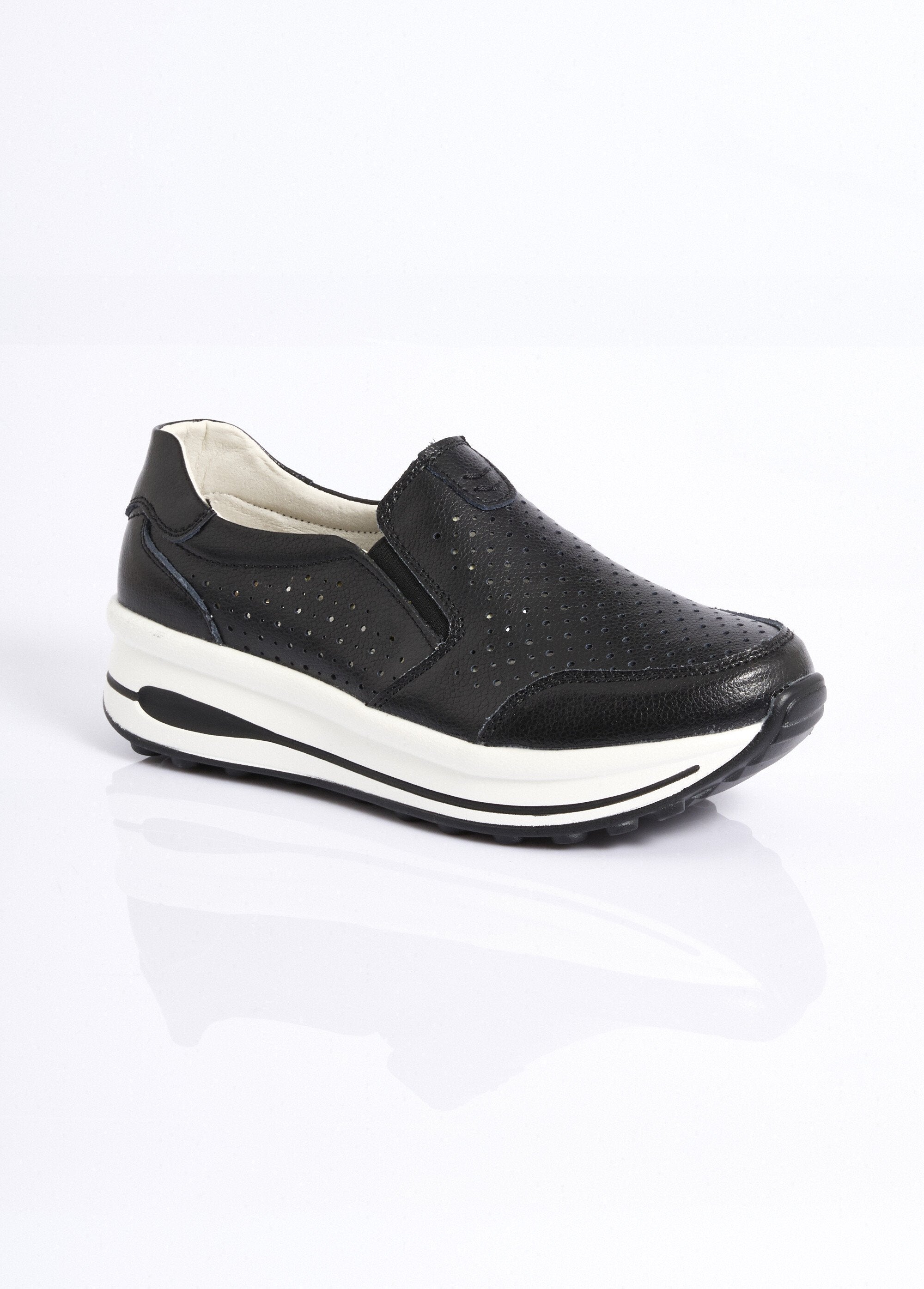 Zapatillas_deportivas_con_cuña_perforada_Negro_FA1_slim