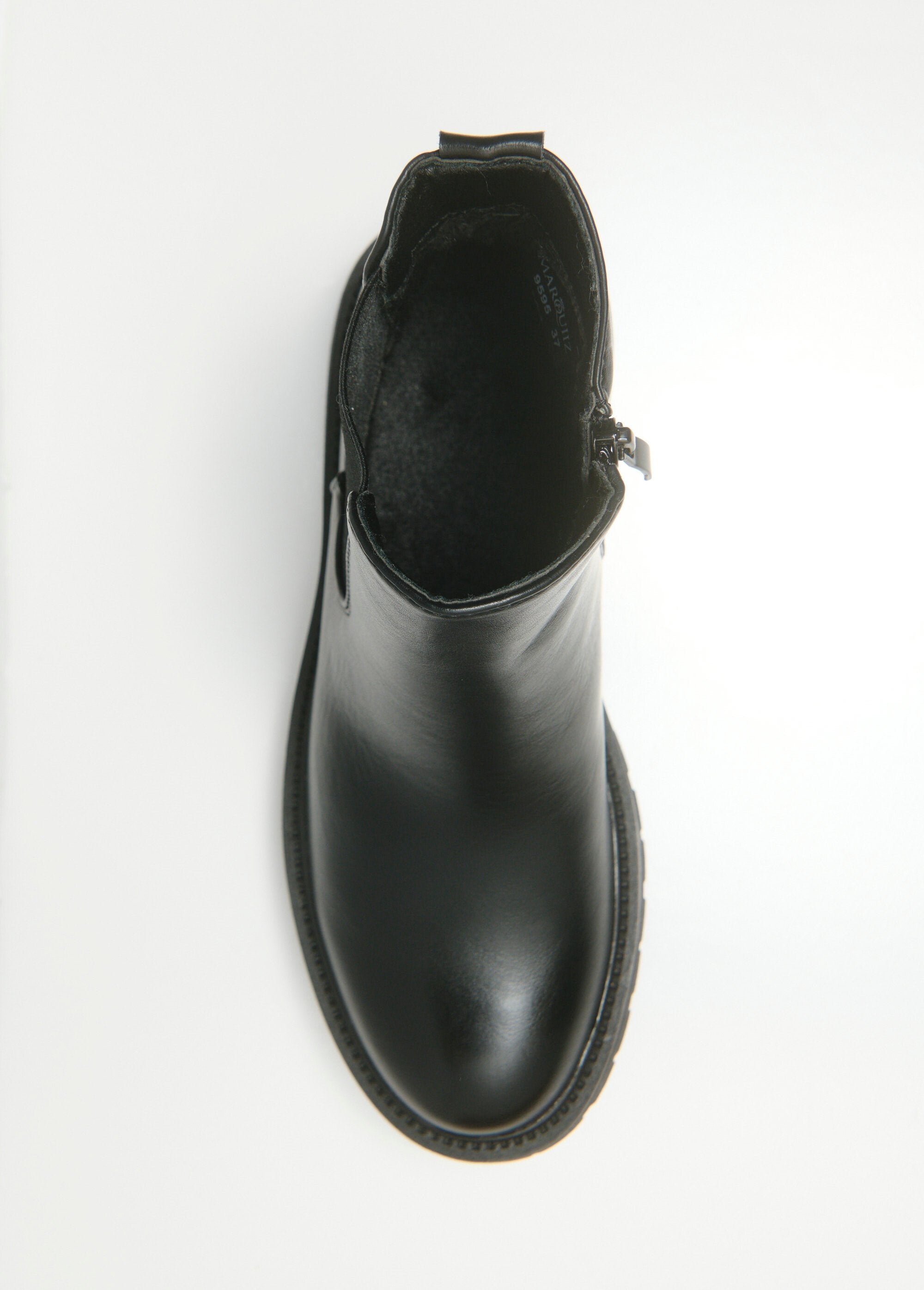 Botines_Chelsea_con_cremallera_y_suela_gruesa_dentada_Negro_OV1_slim