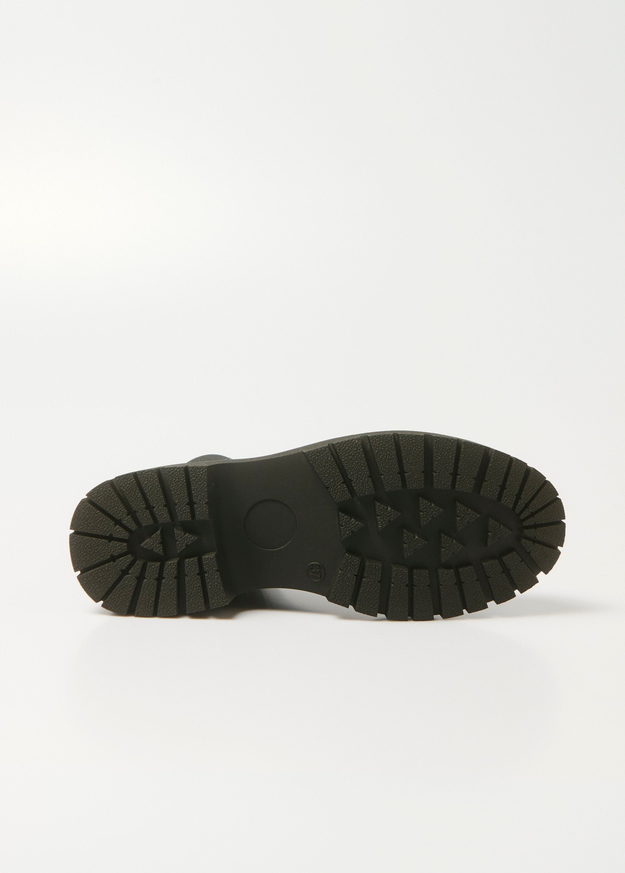 Botines_Chelsea_con_cremallera_y_suela_gruesa_dentada_Negro_UN1_slim