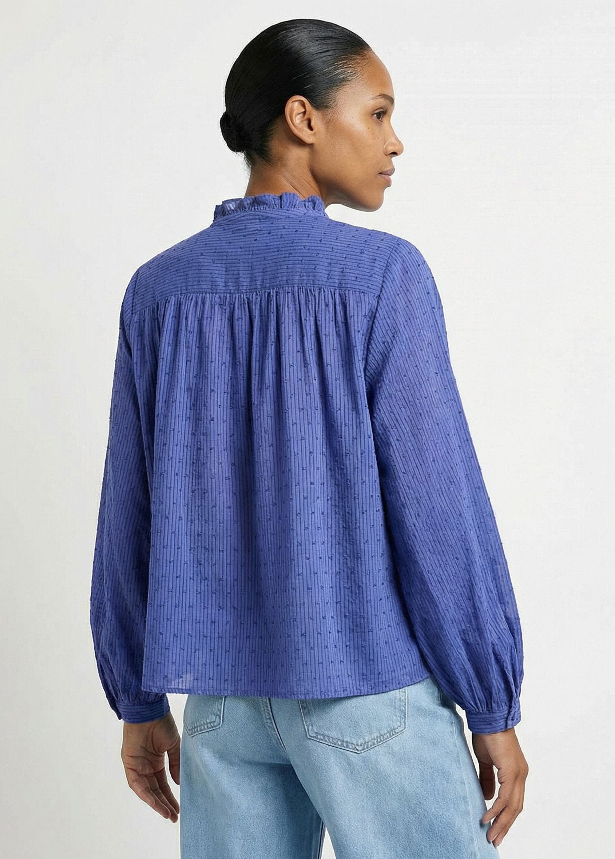 Blusa_cuello_volante_algodón_plumeti_a_rayas_Azul_DO1_slim