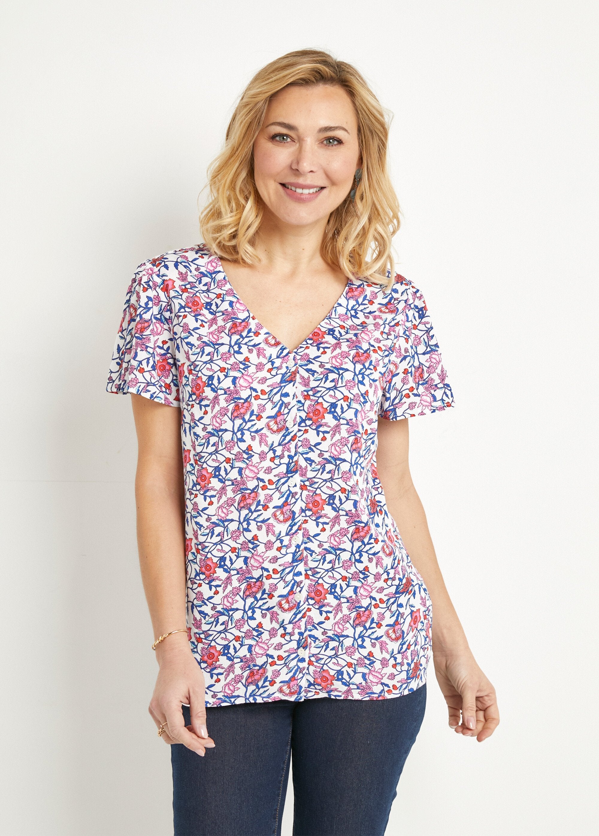 Blusa_floral_de_manga_corta_con_cuello_en_V_azul_y_rosa_FA1_slim