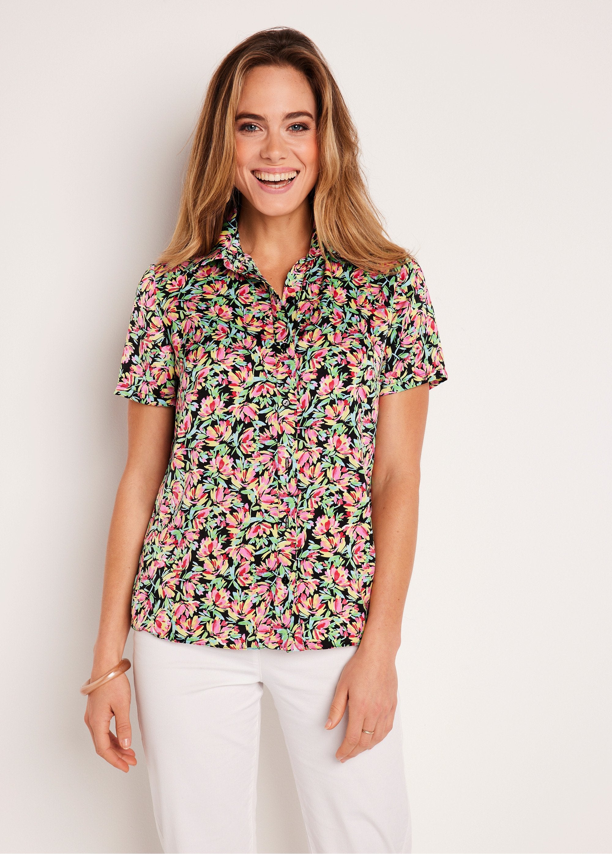 Blusa_de_raso_floral_de_manga_corta_verde_y_rosa_FA1_slim