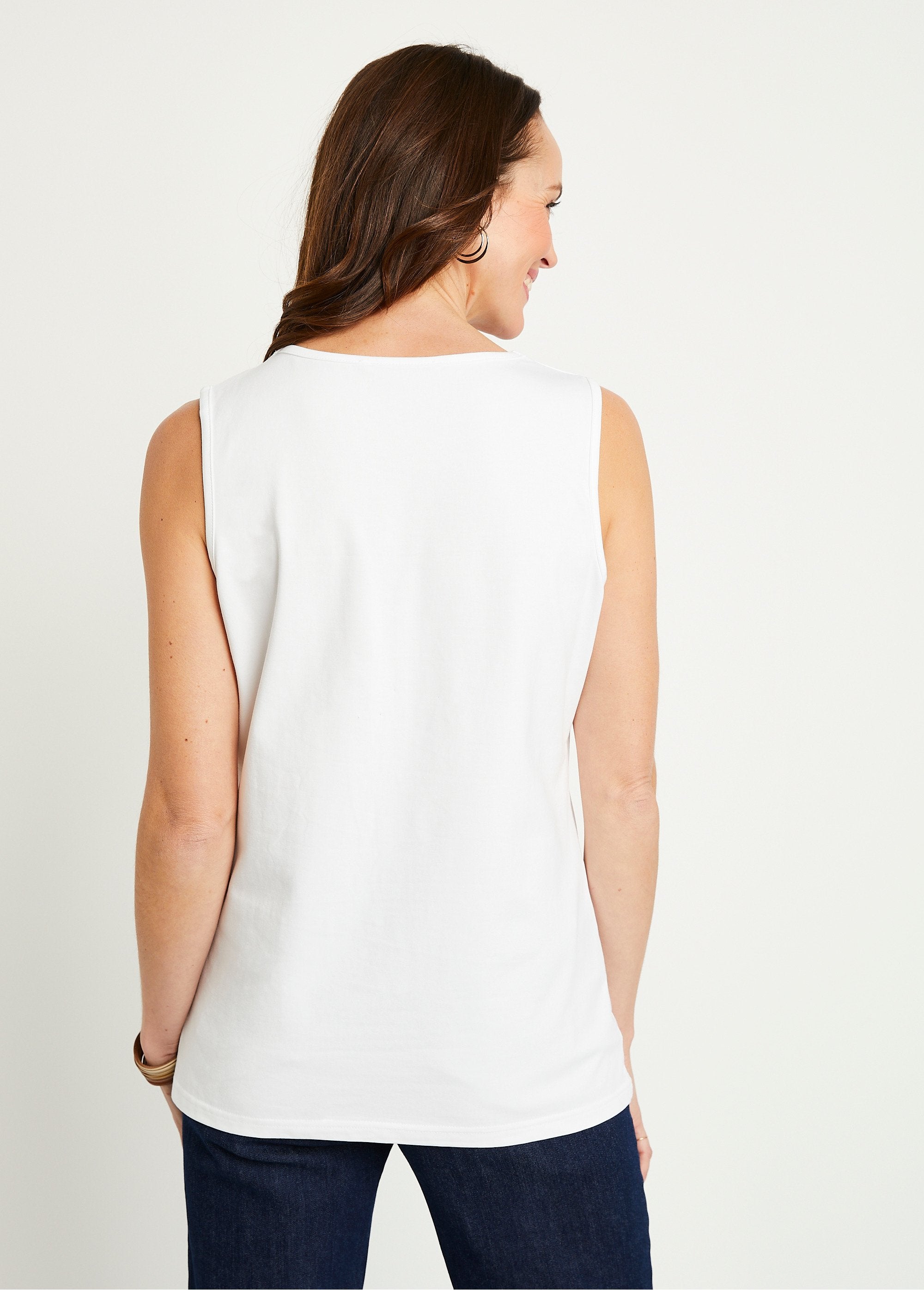 Camiseta_sin_mangas_con_cuello_en_V_calado_y_bordado_Blanco,_Blanca_DO1_slim