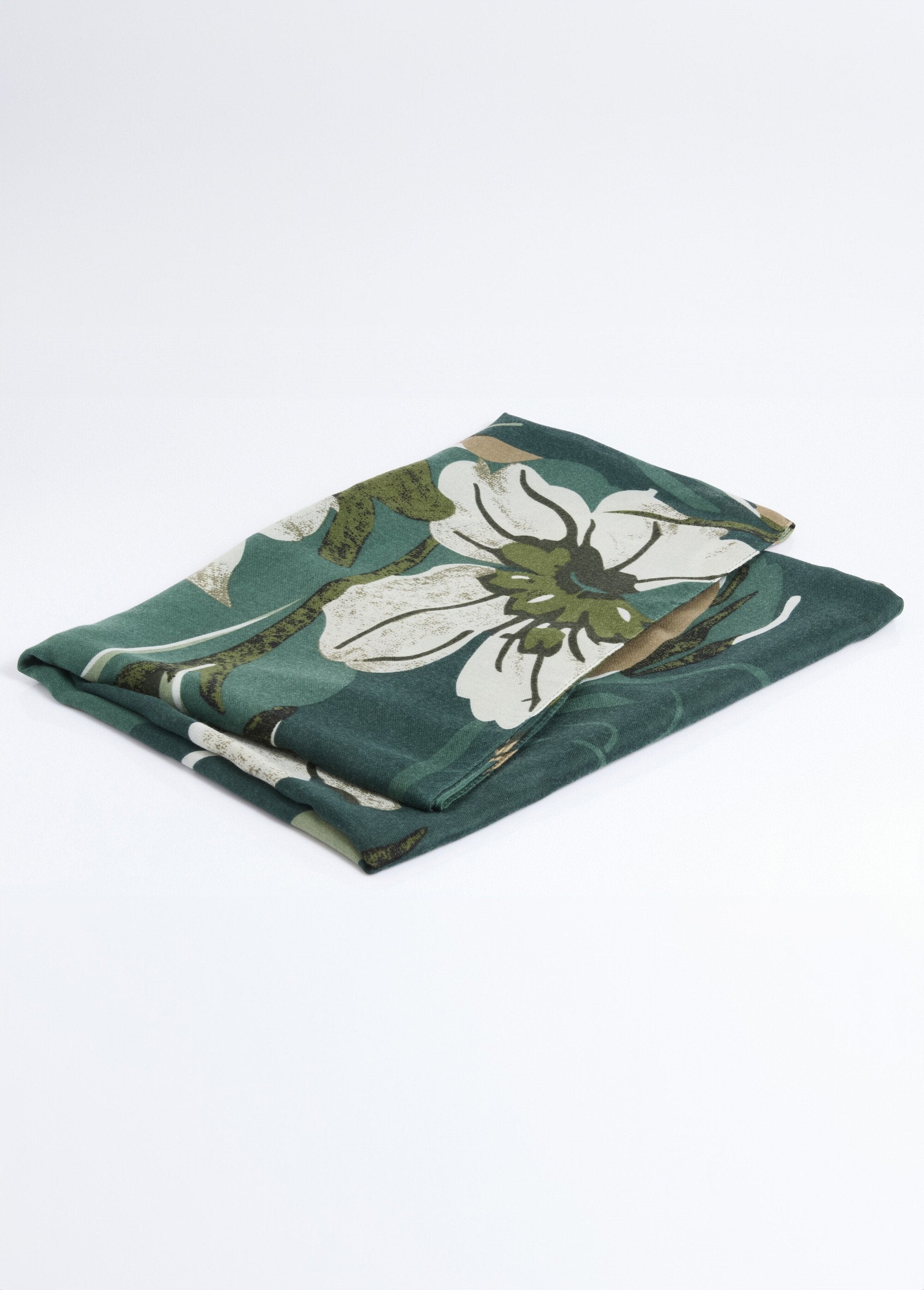 Bufanda_fina_con_estampado_floral_en_monocromo_Verde_DE1_slim